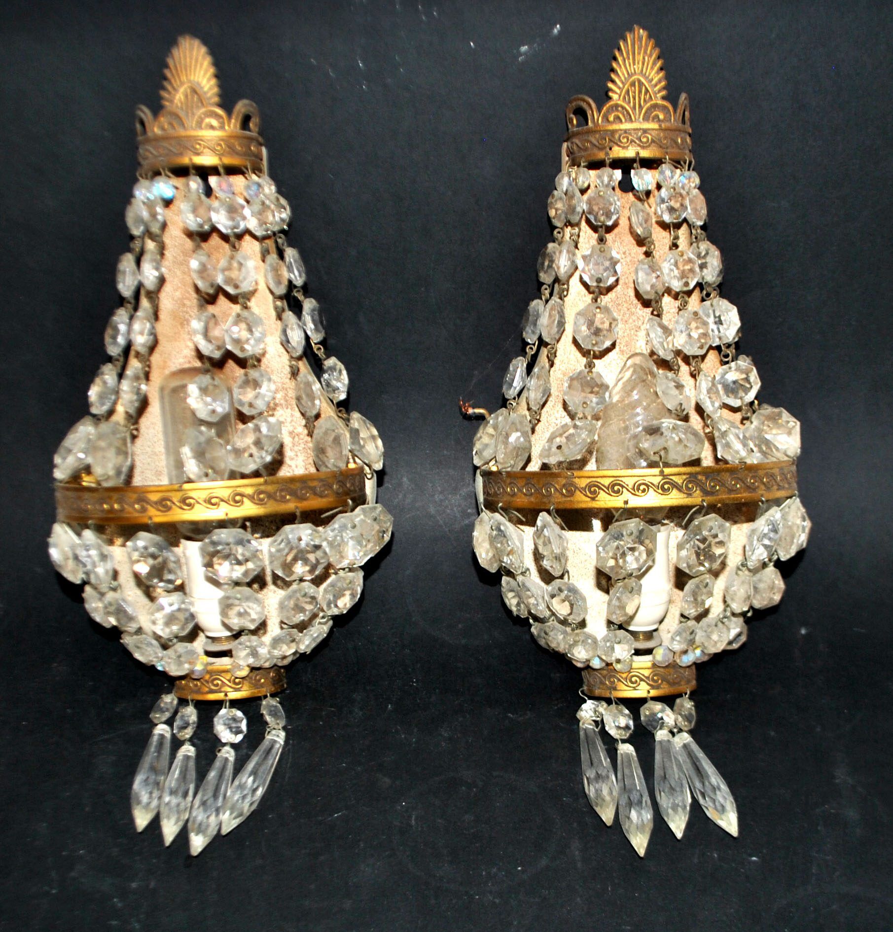 Pair of vintage lamps: wall lights with gold trim and cut crystal.