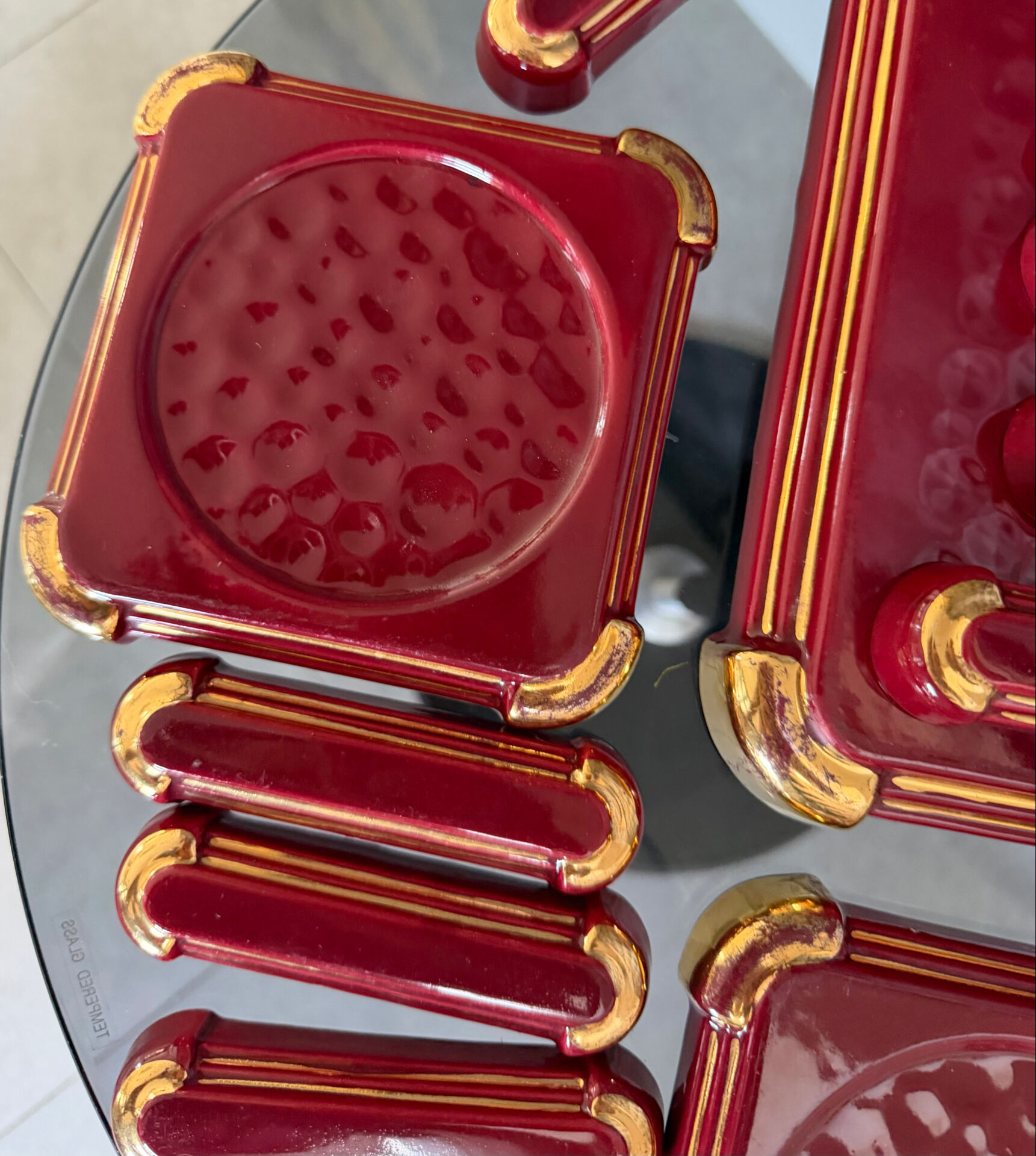 Art Deco table service in glazed burgundy and gold earthenware – Complete