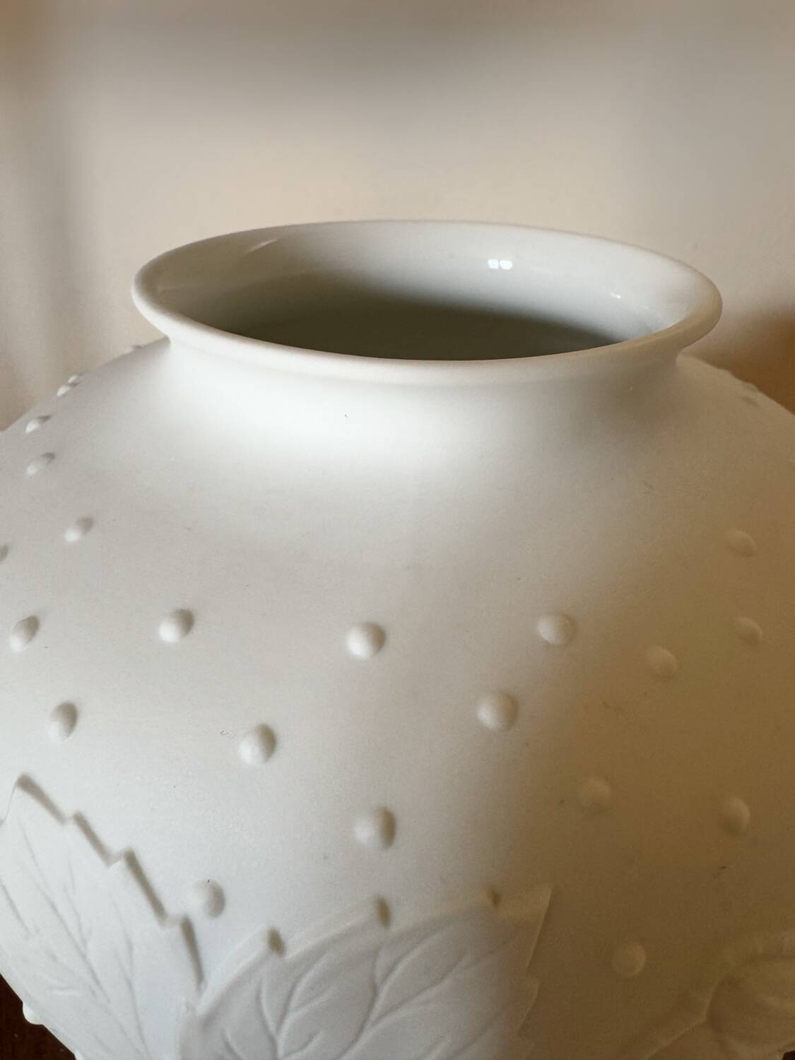 Limoges Ménard de Noblat ball vase