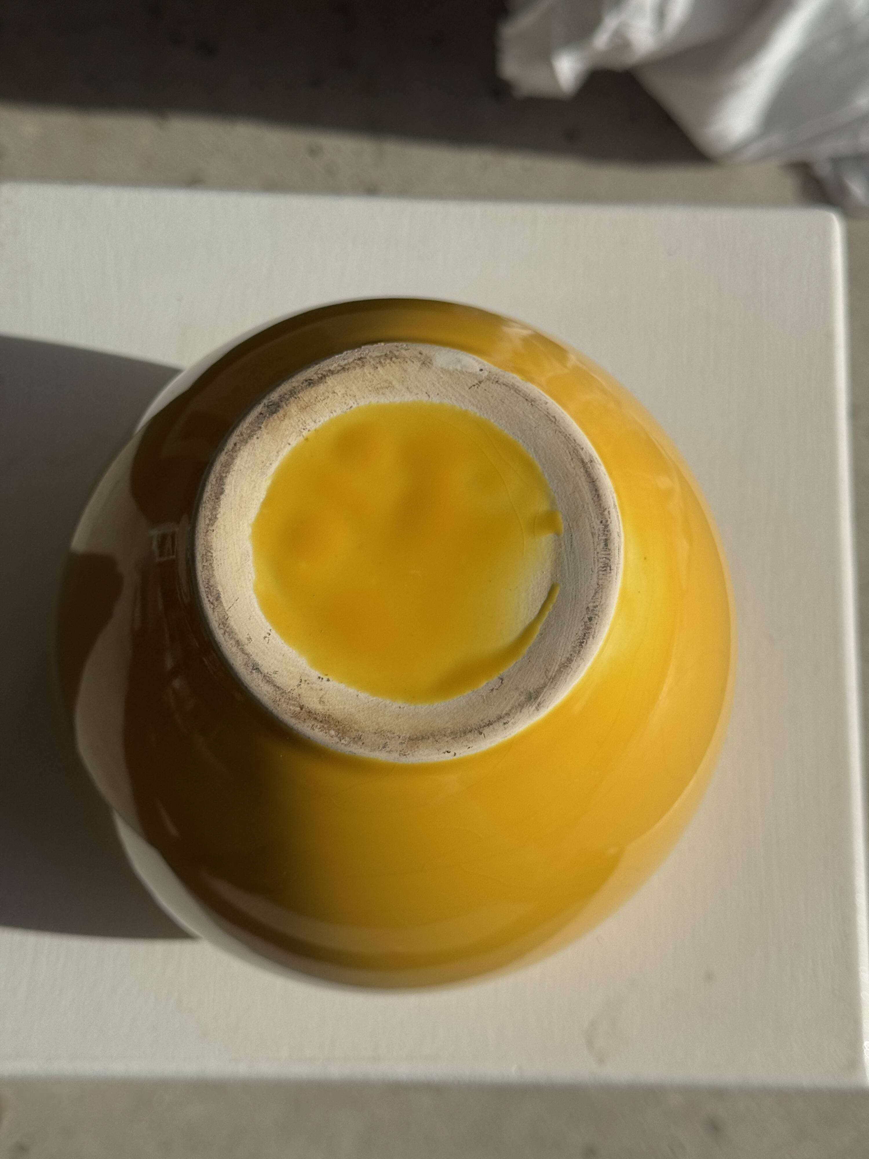 Small yellow spherical vase from the 90s, H10 D16