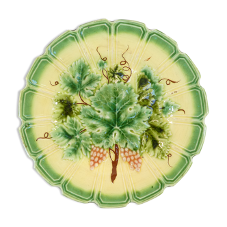 Slurry plate sarreguemines majolica decoration of vine and grape