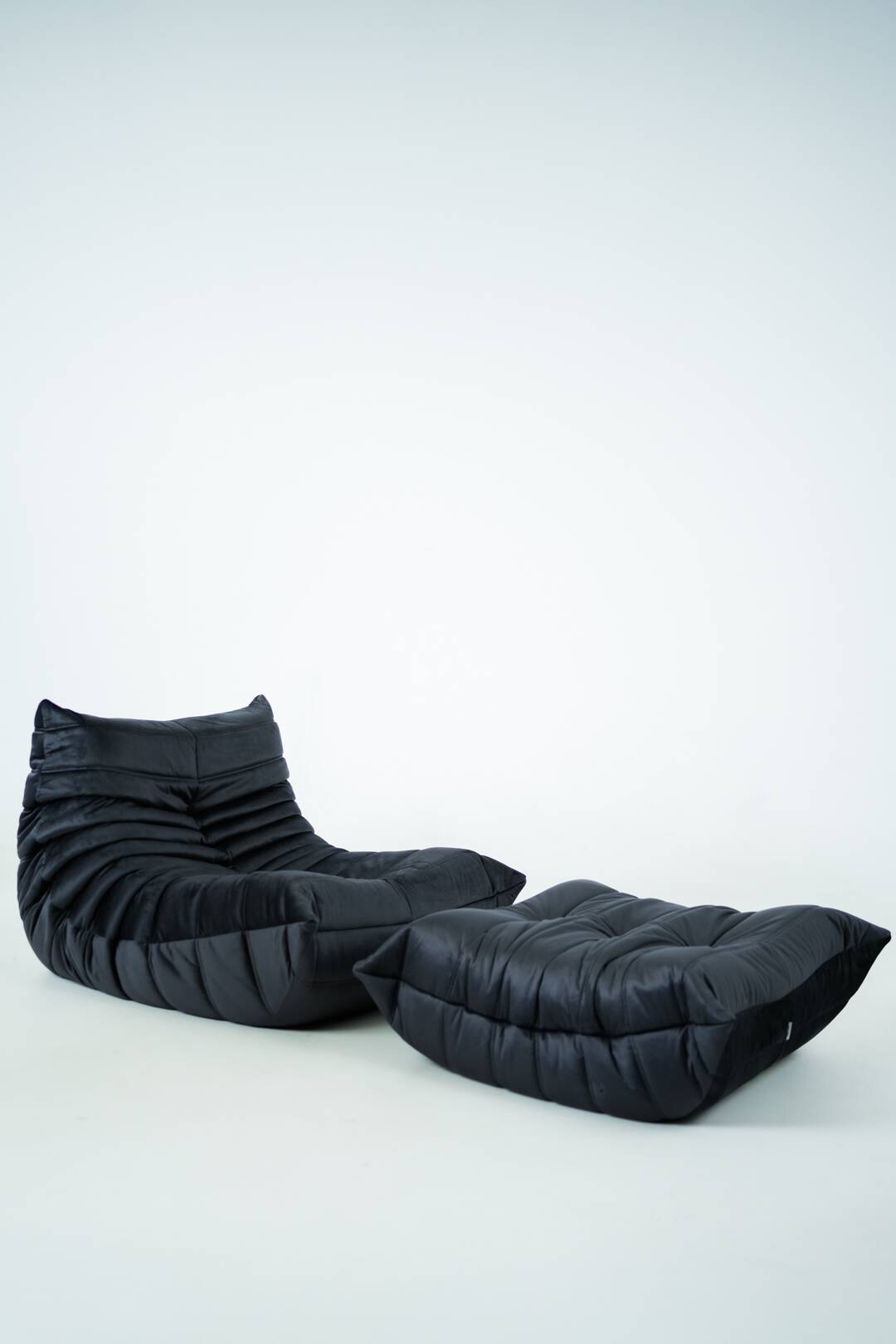 Togo set of chair and pouf in black shiny velvet