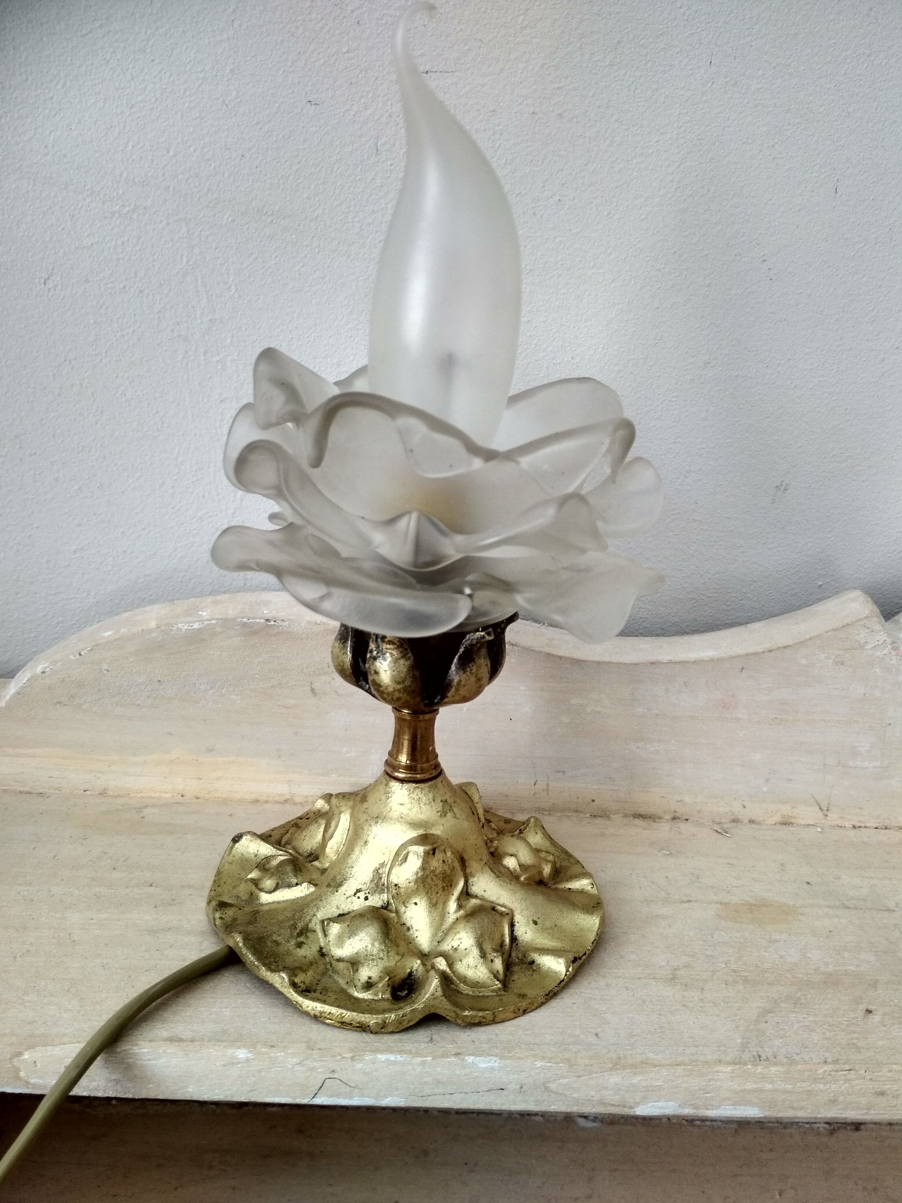 Art nouveau lamp in gilded bronze with glass tulip