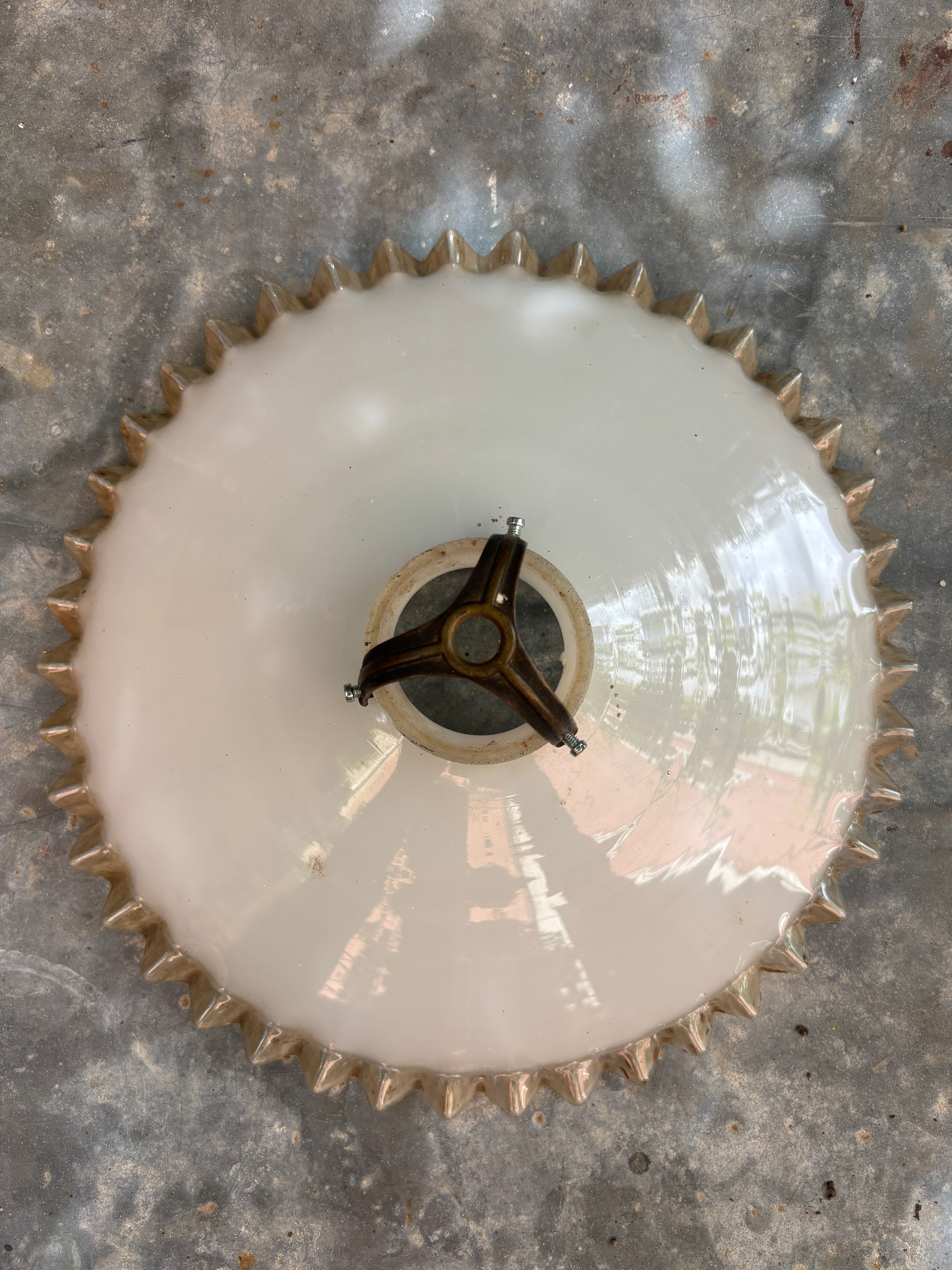 Opaline pleated table