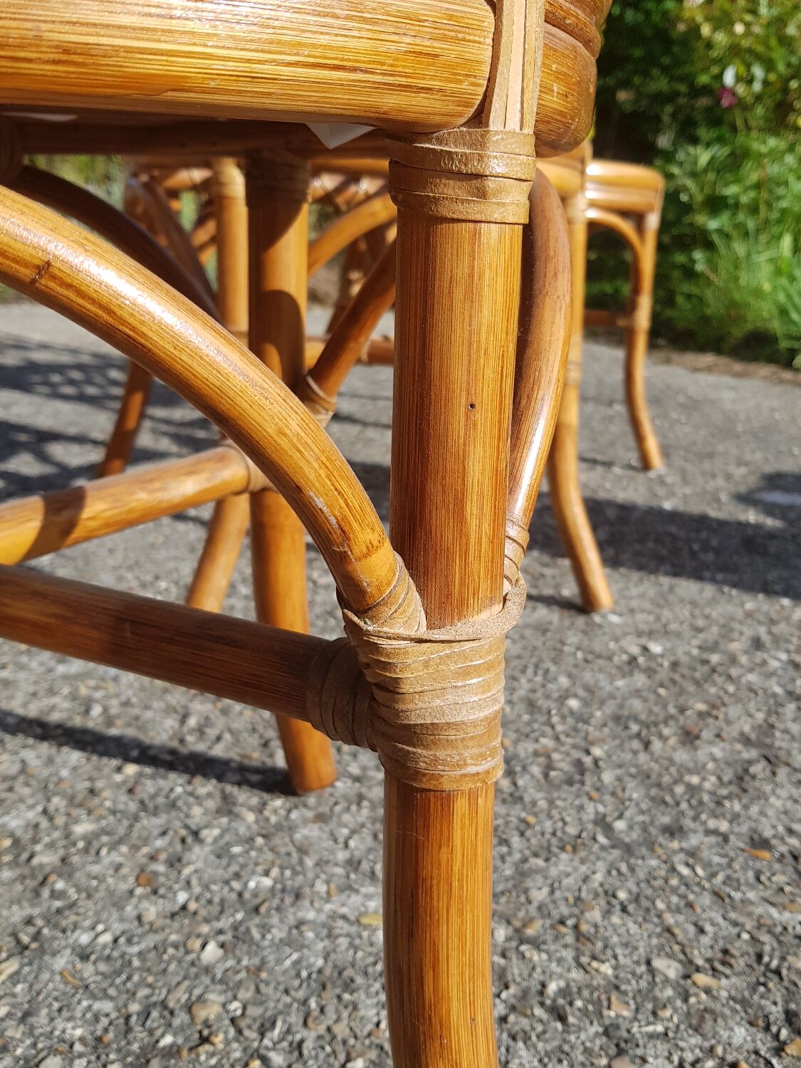 Lot 5 rattan chairs and canning 70s