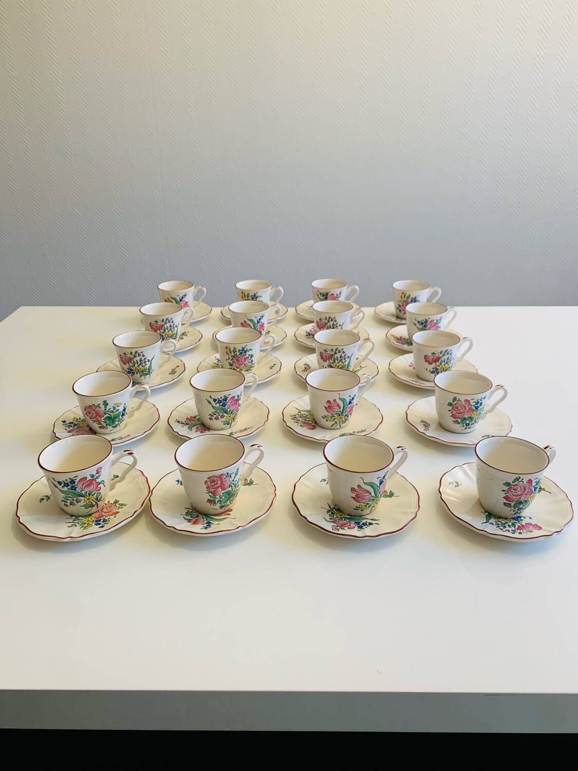 A coffee service of 20 cups and saucers - Luneville Réverbère Fin