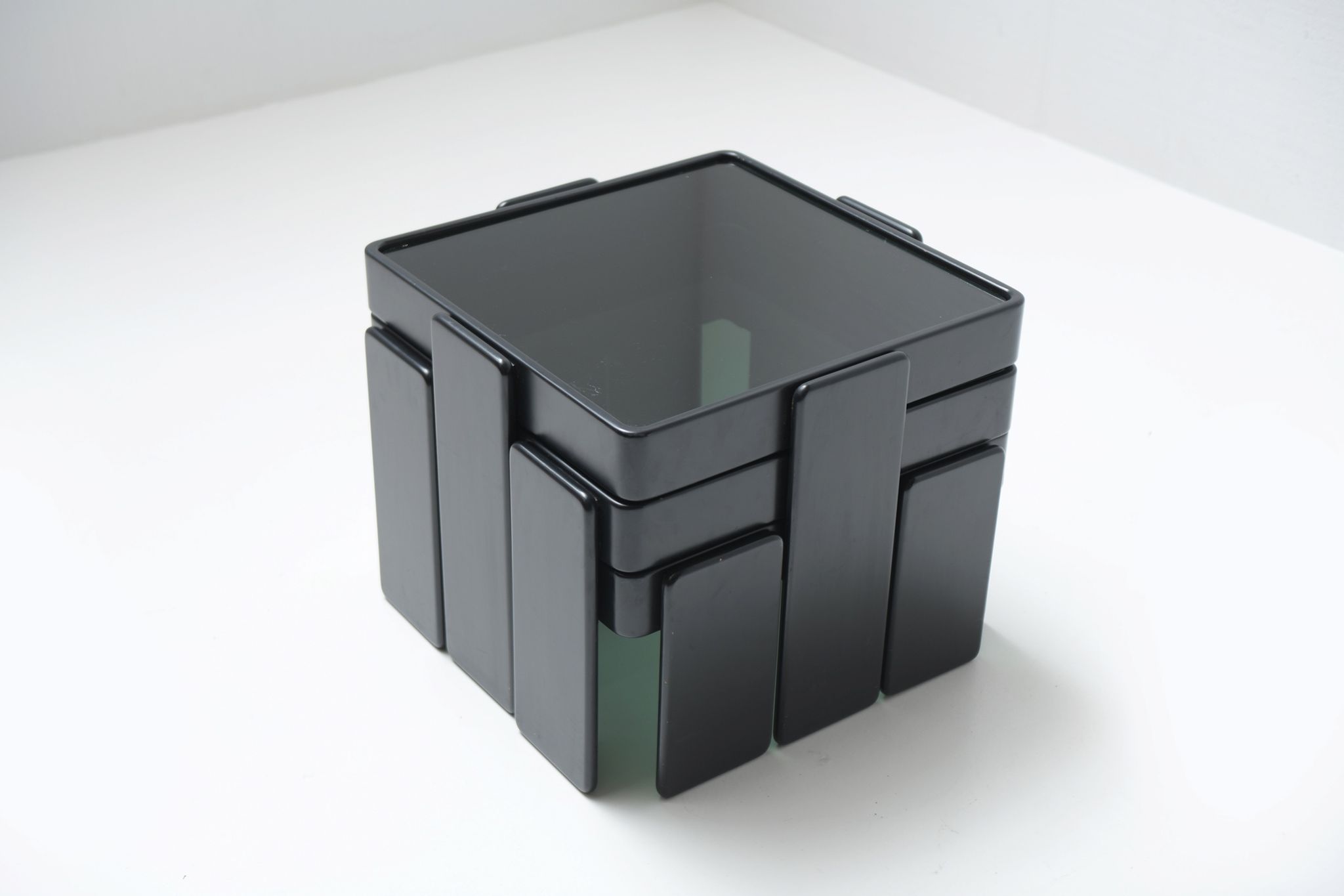 Nesting tables in black by Gianfranco Frattini for Cassina Italy