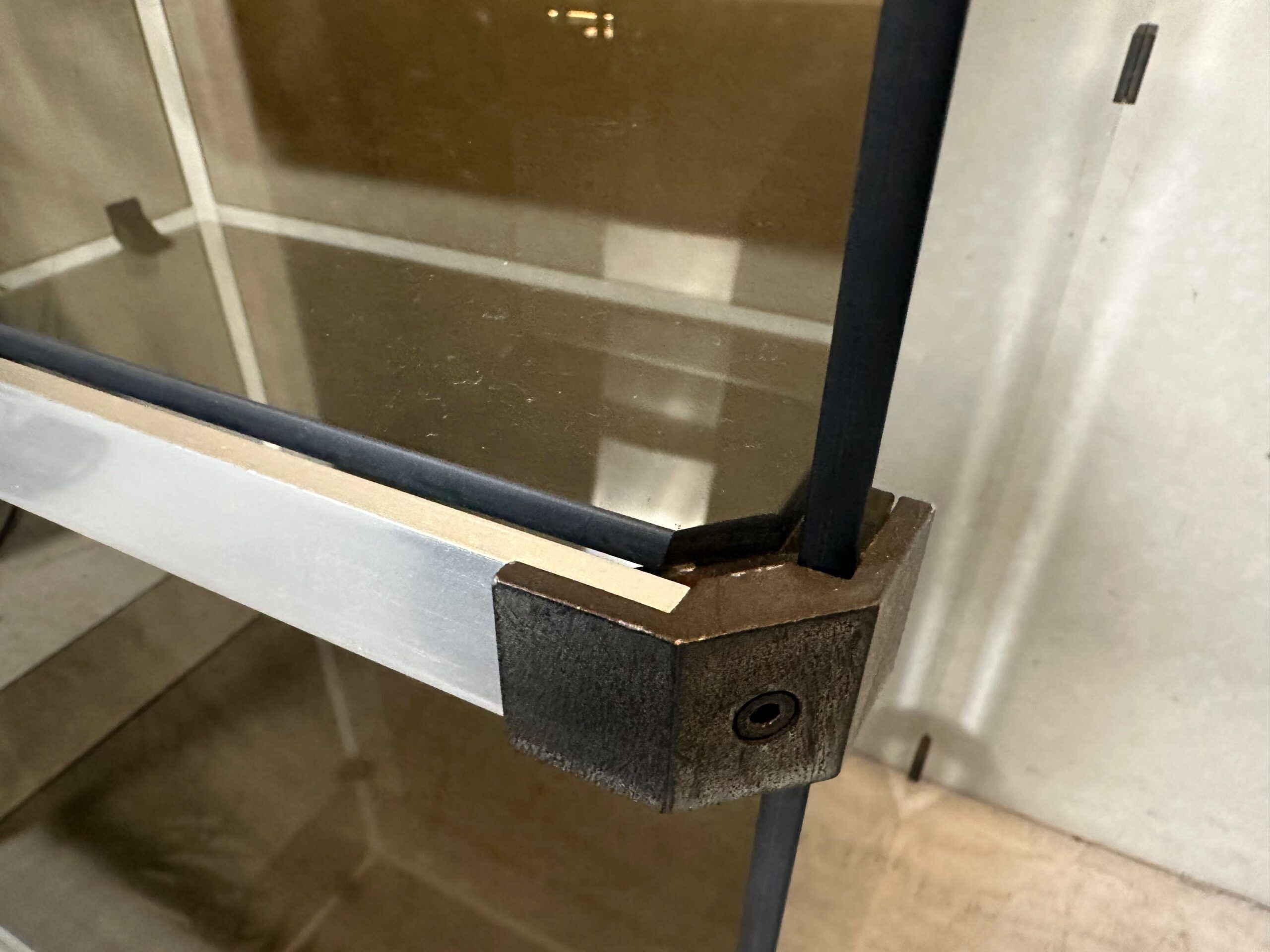 Vintage design hifi cabinet – smoked glass