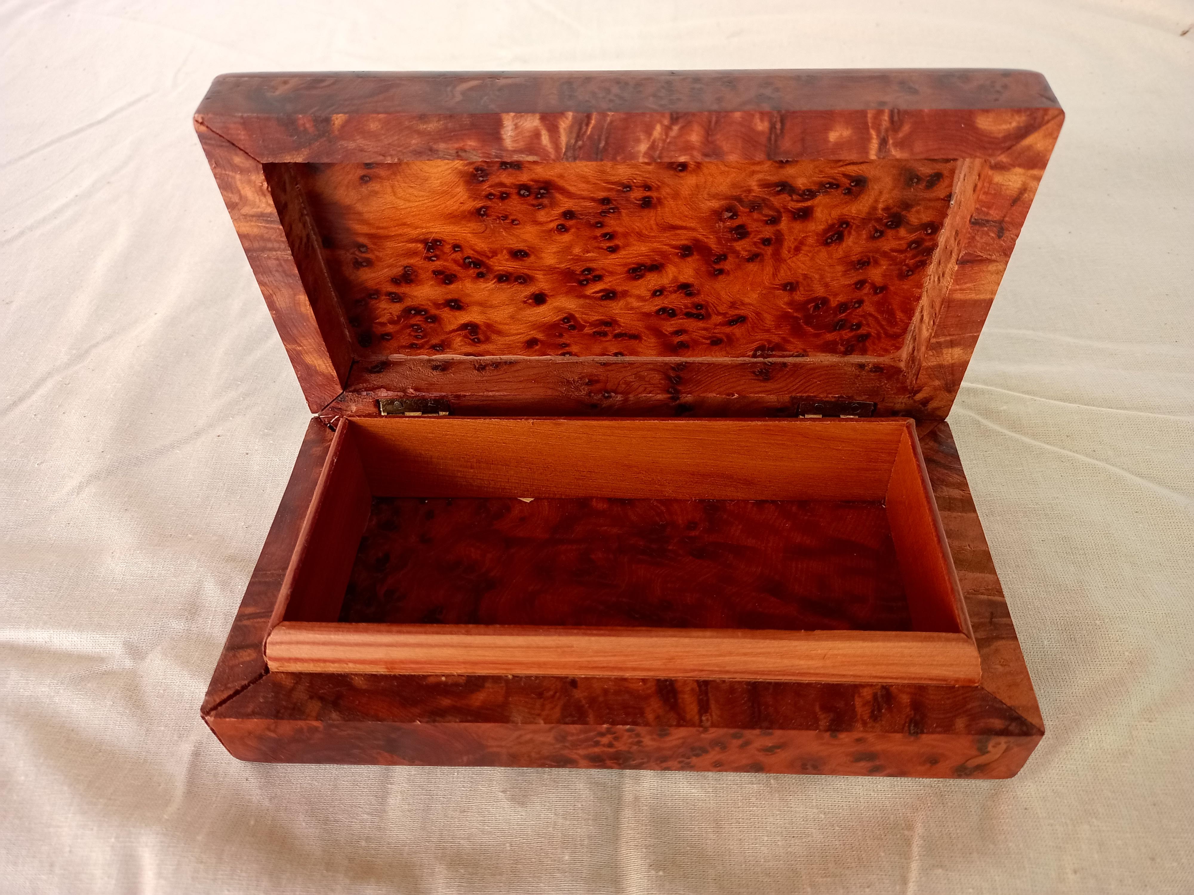 Solid cedar magnifying glass box
