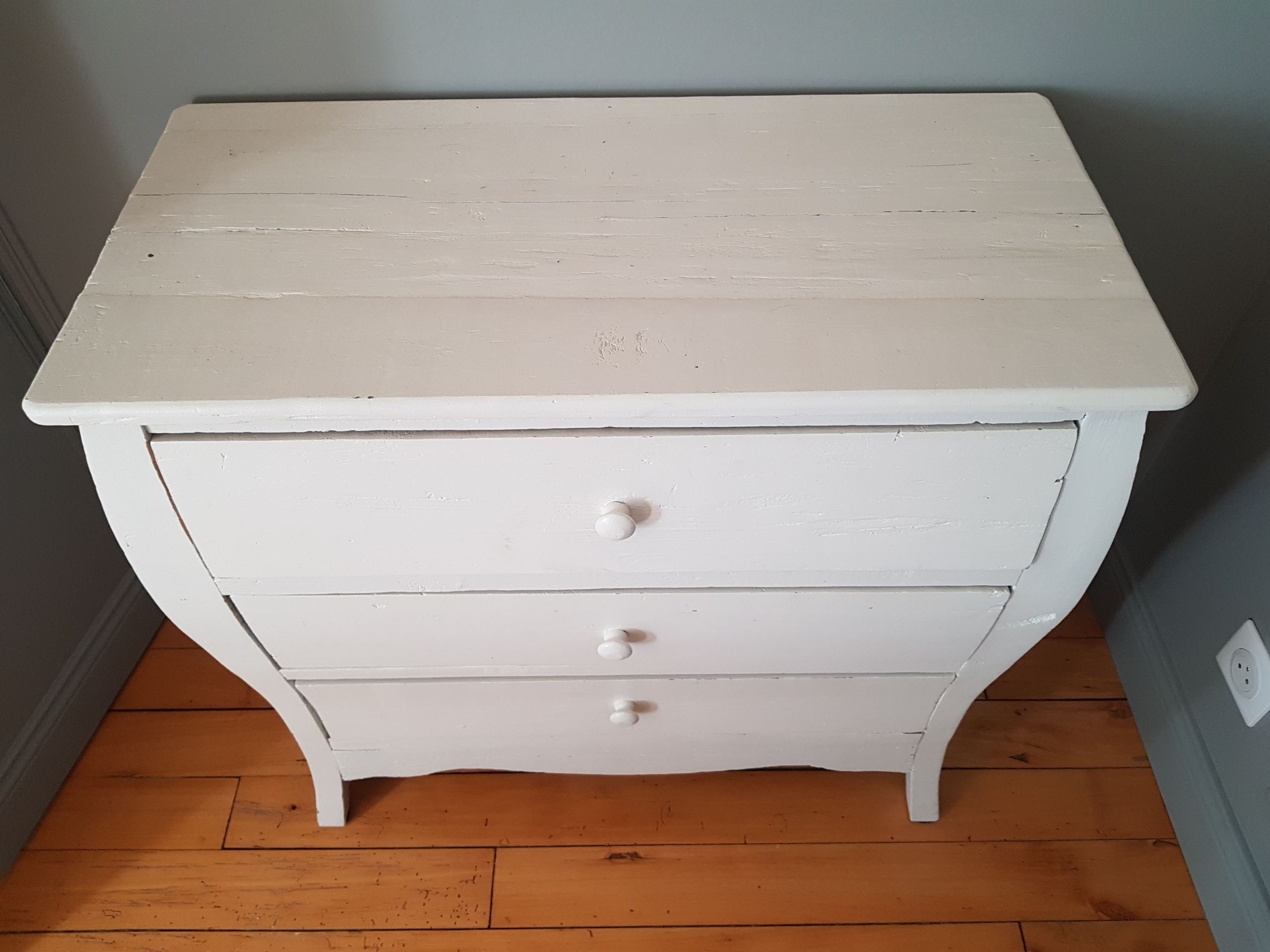 White chest of drawers 3 drawers