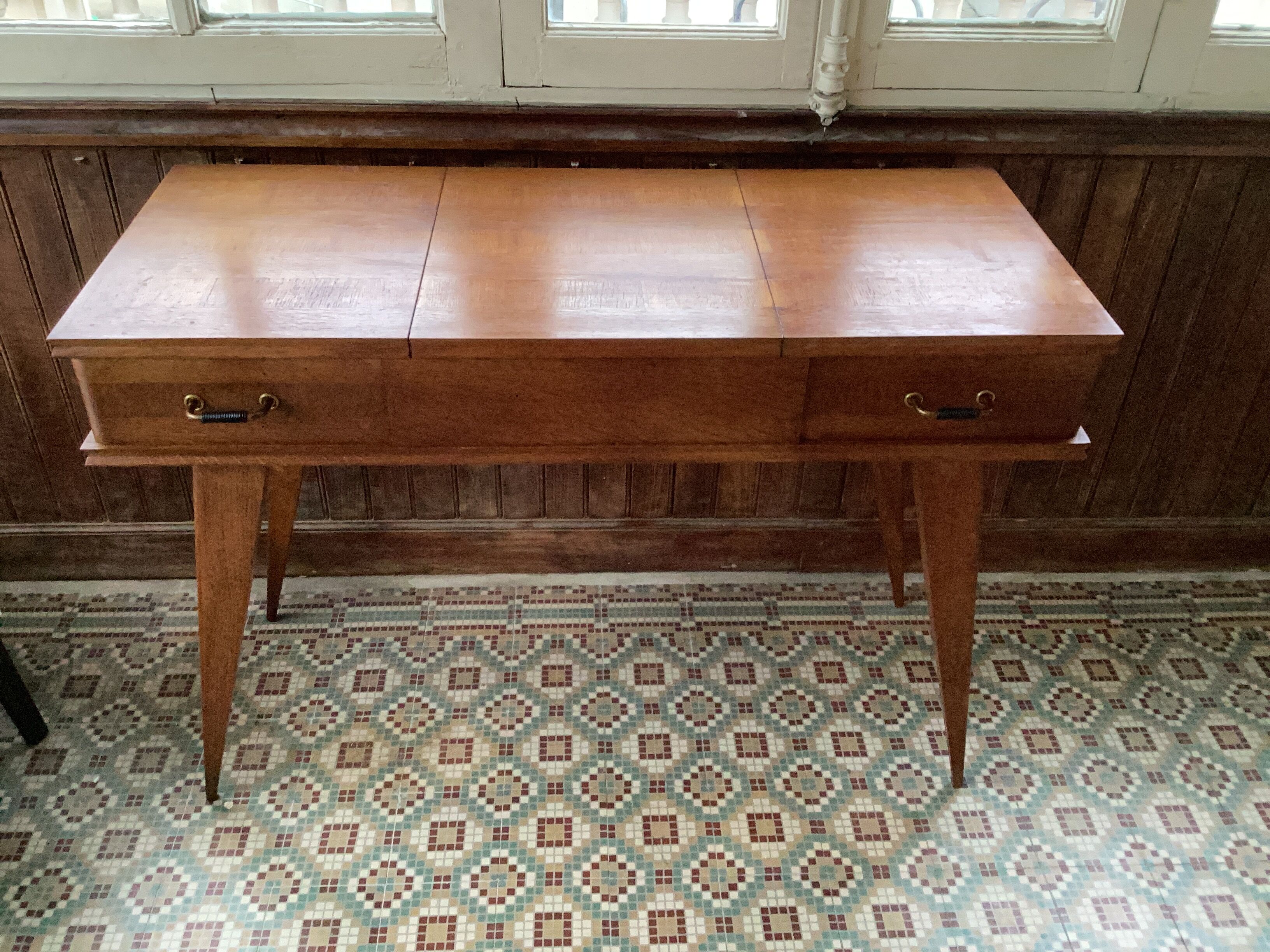 Vintage dressing table compass feet