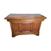 Elm bistro counter
