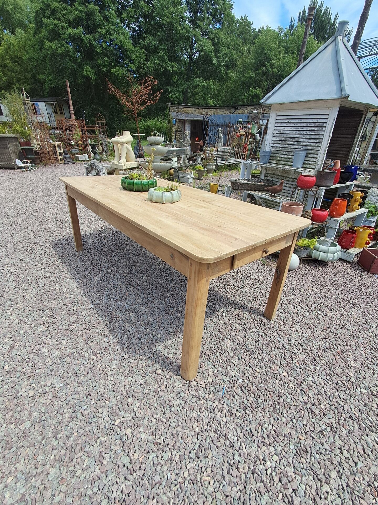 Farm table