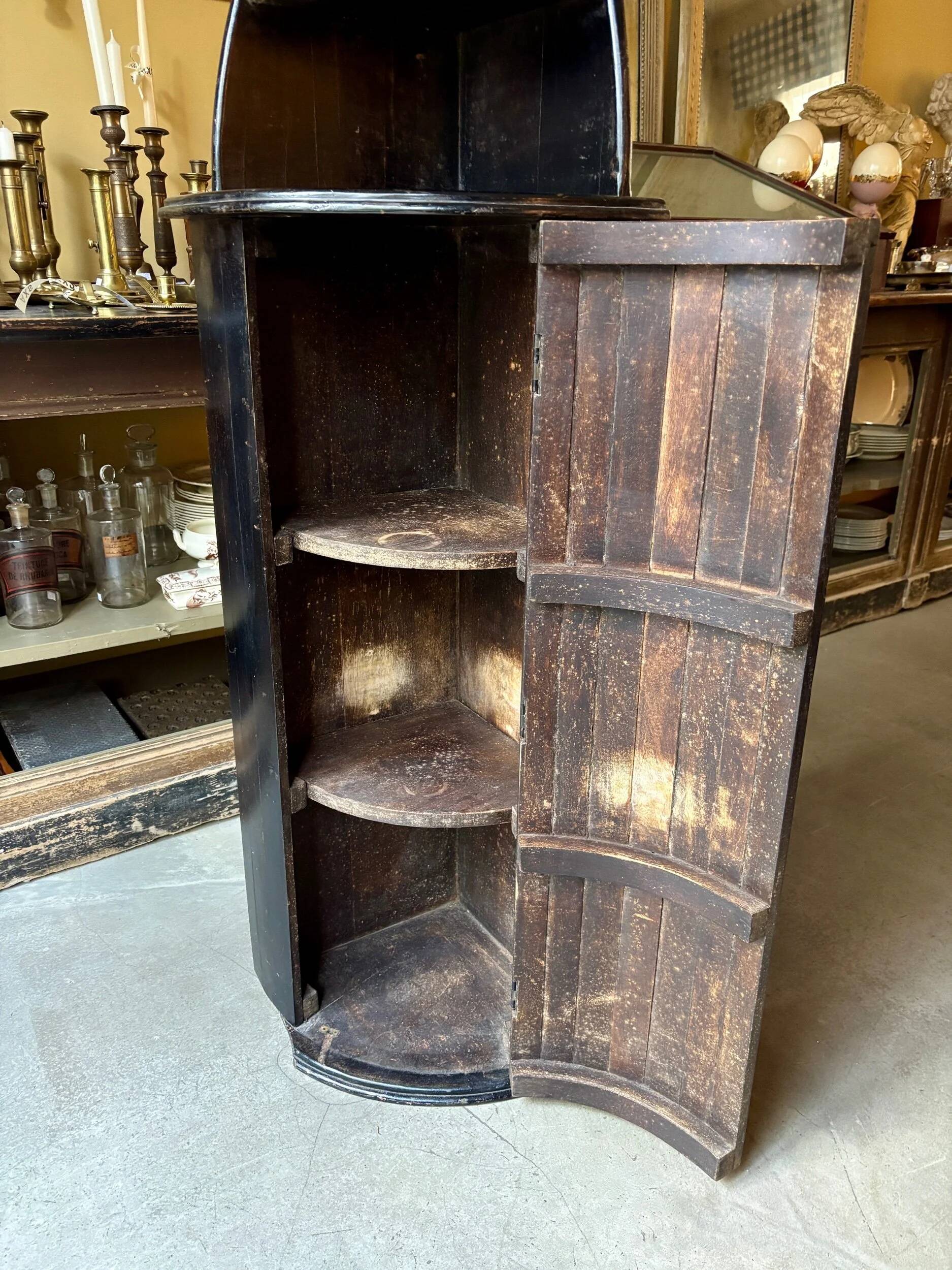 English corner cabinet in blackened wood, 19th century.