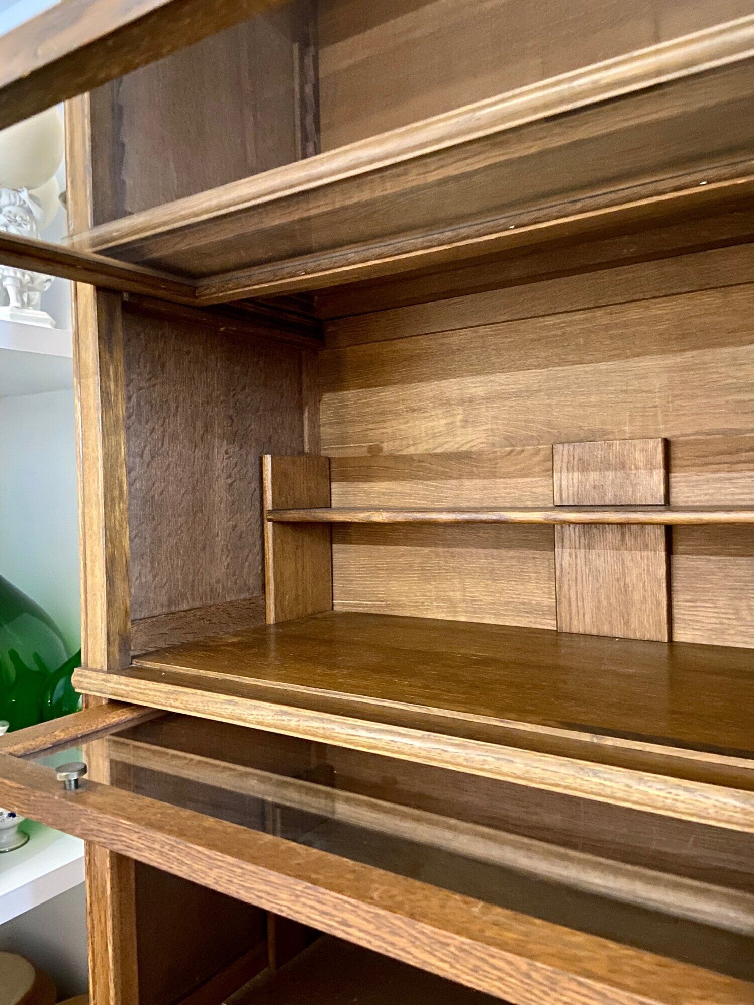 Dark wood display case 4 compartments and 1 drawer