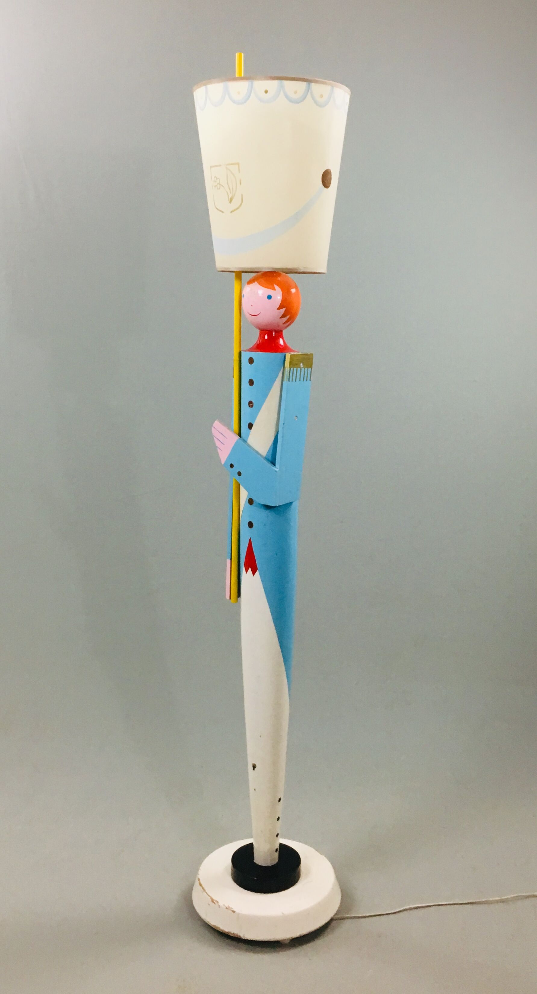 A soldier's lamppost by Suzanne Bonnichon