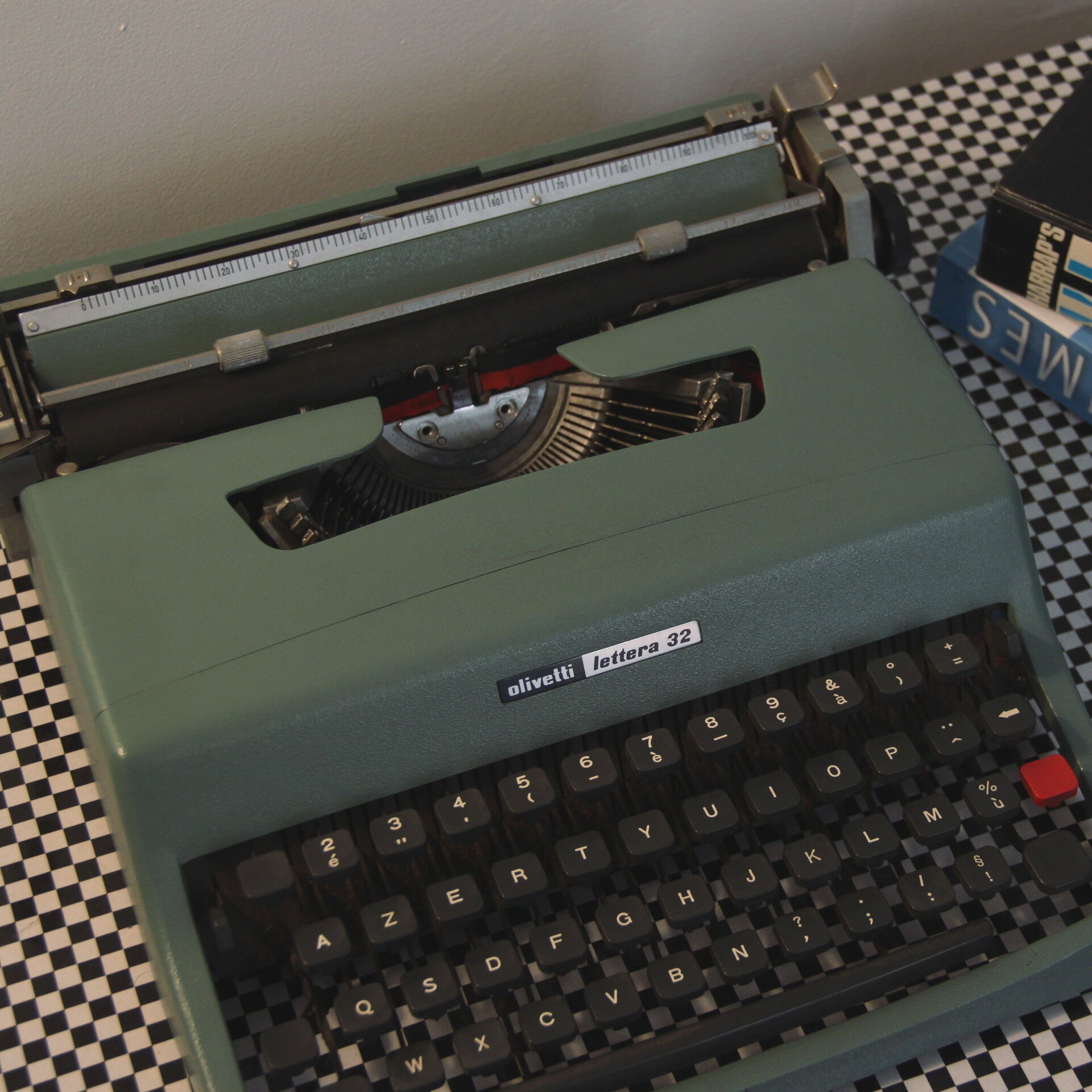 Machine à écrire portable vintage Olivetti Lettera 32