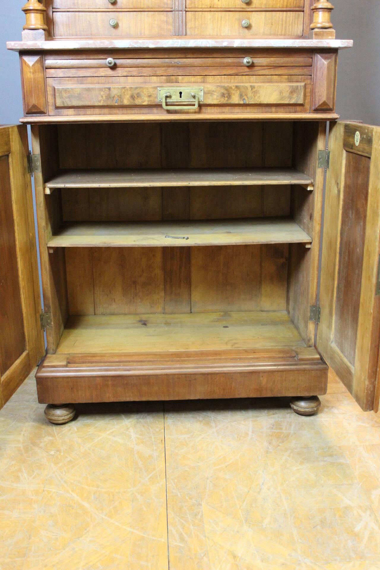 Meuble de dentiste en noyer fin XIX