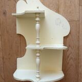 Painted wooden shelf to hang