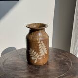 Vase en grès à motifs végétaux stylisés