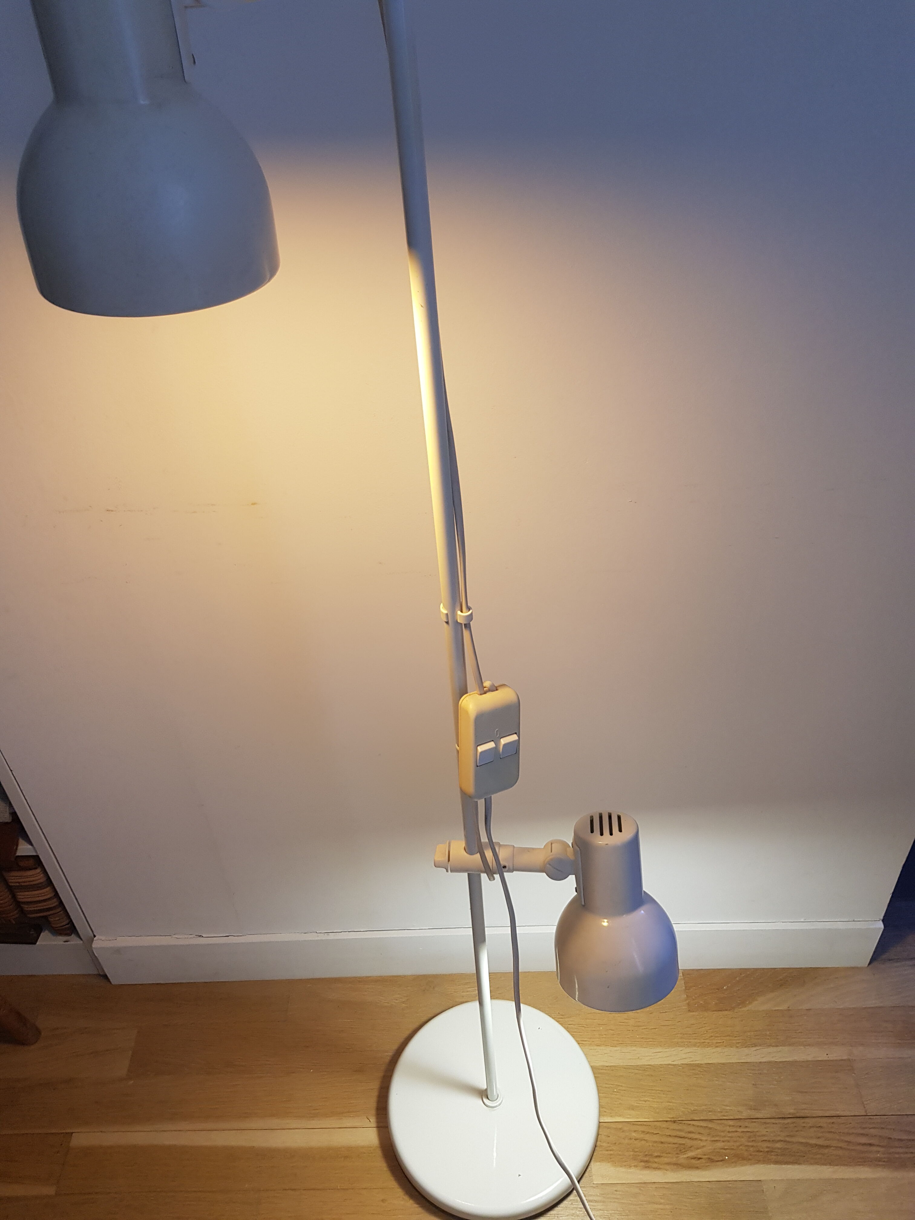 Floor lamp with 2 spots