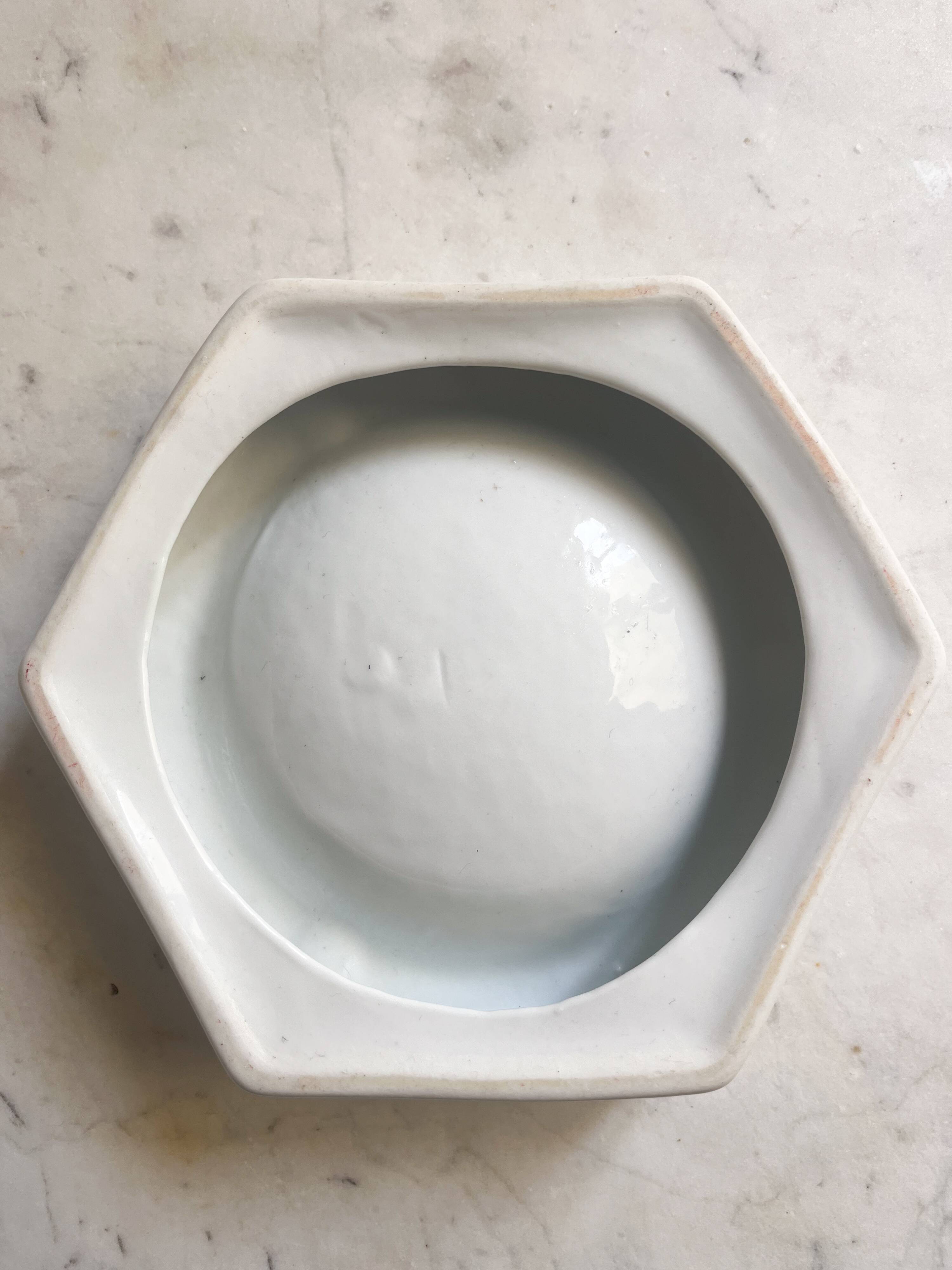 Ceramic ashtray