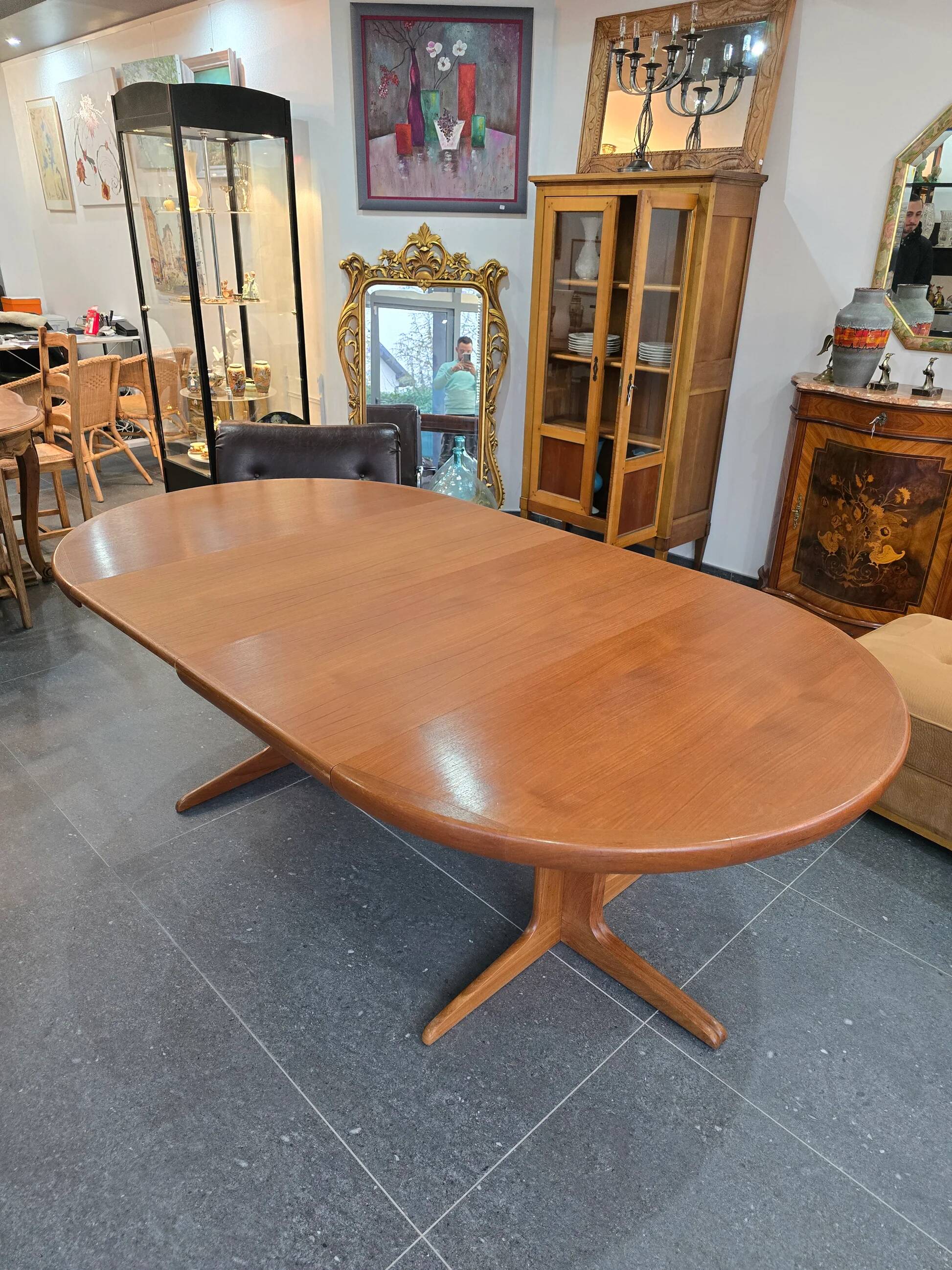 Extendable teak round table – vintage Scandinavian design – Ø120 cm + 2 extensions