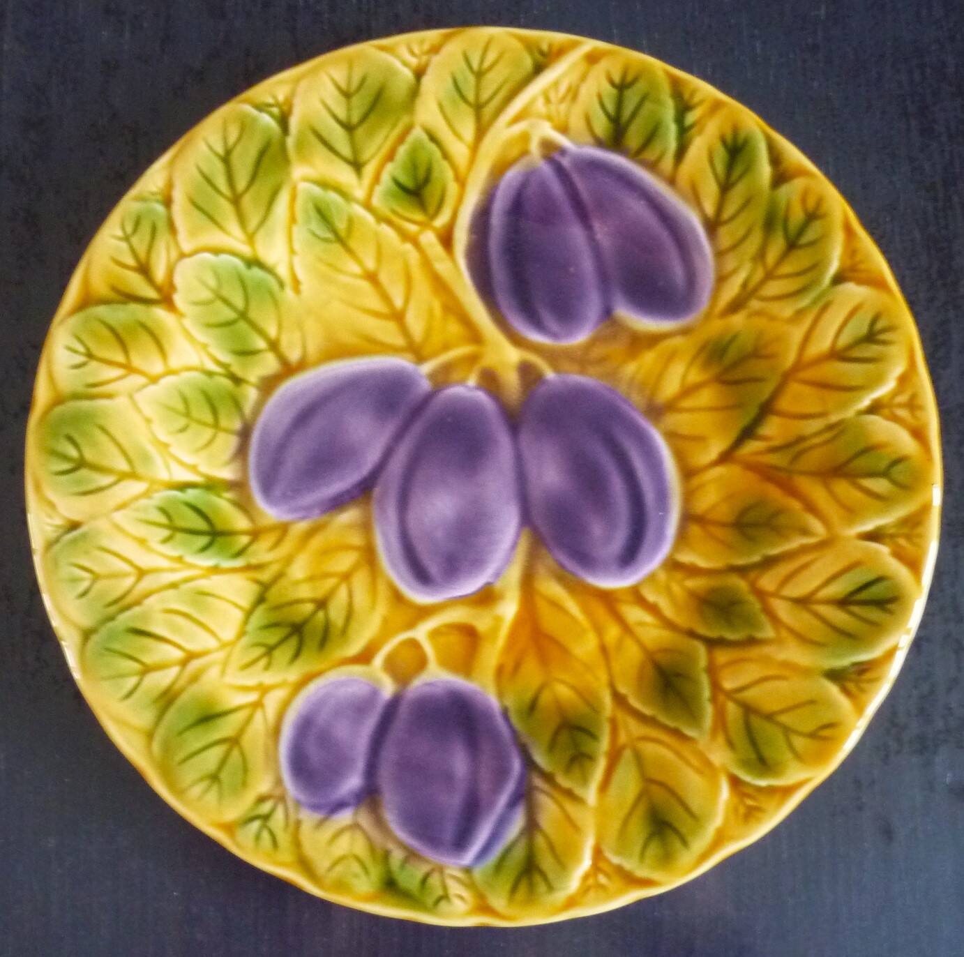 Dessert service of 12 barbotine plates, Sarreguemines, vintage