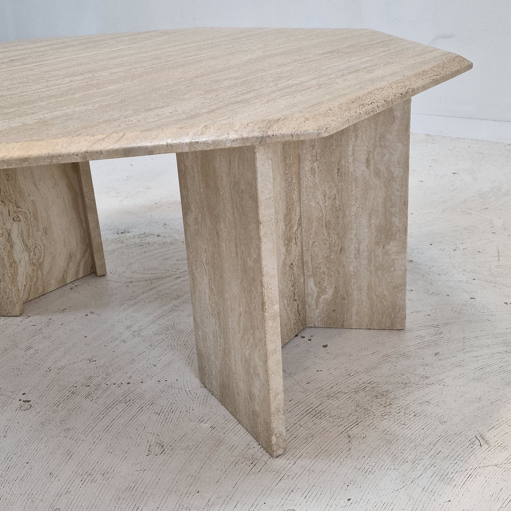 Table basse octogonale italienne en travertin, années 1980