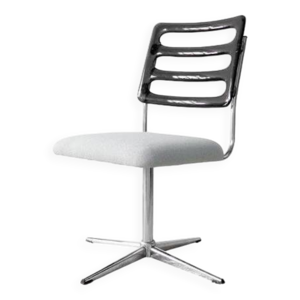 Chaise vintage • - space