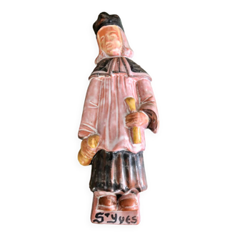 Statuette murale de Saint Yves en terre cuite émaillée XXème siècle Signée