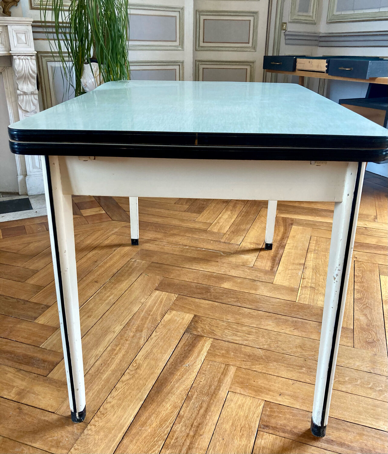 Water-green extendable Formica table
