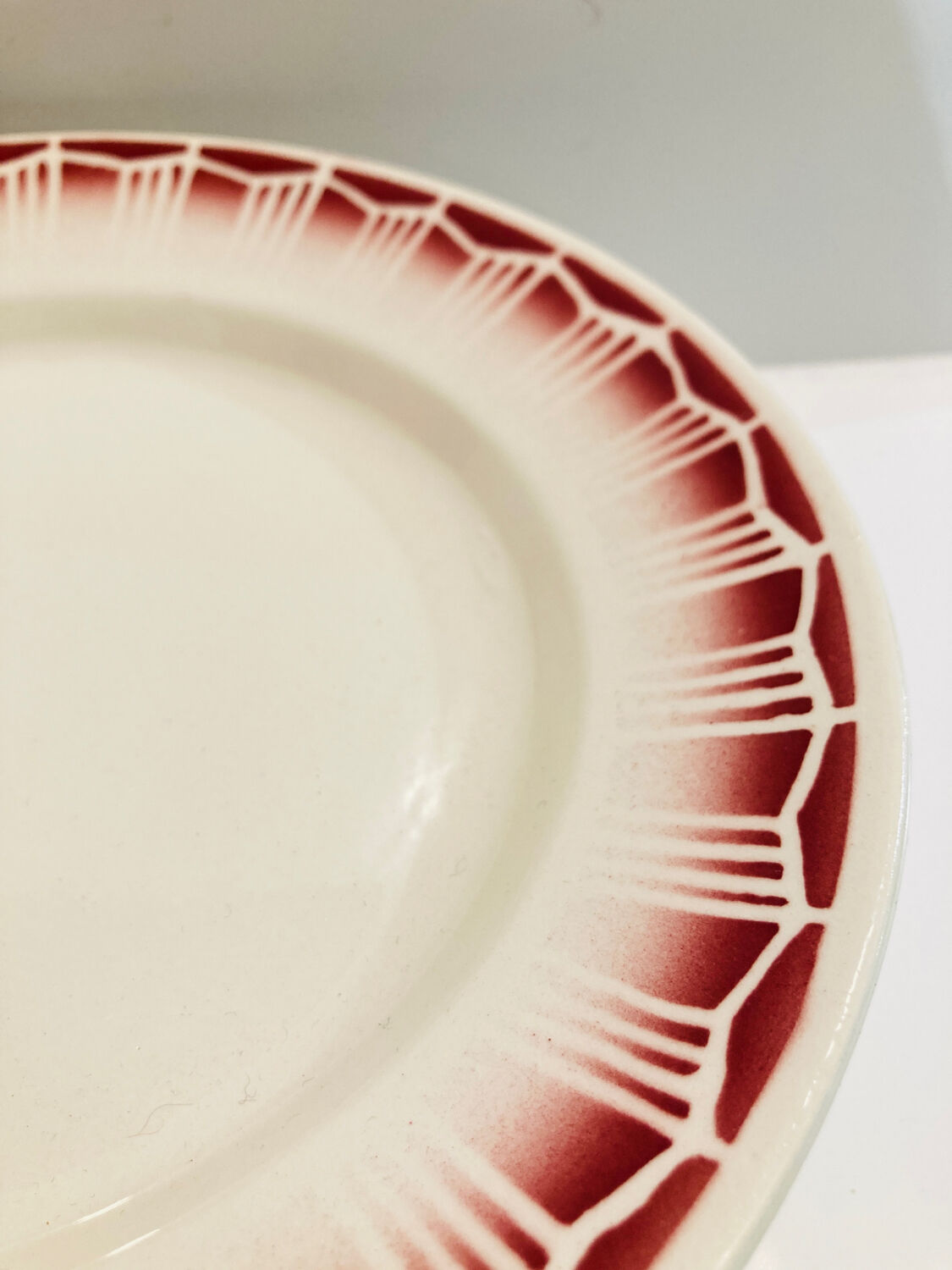 5 earthenware plates burgundy décor, kitchen