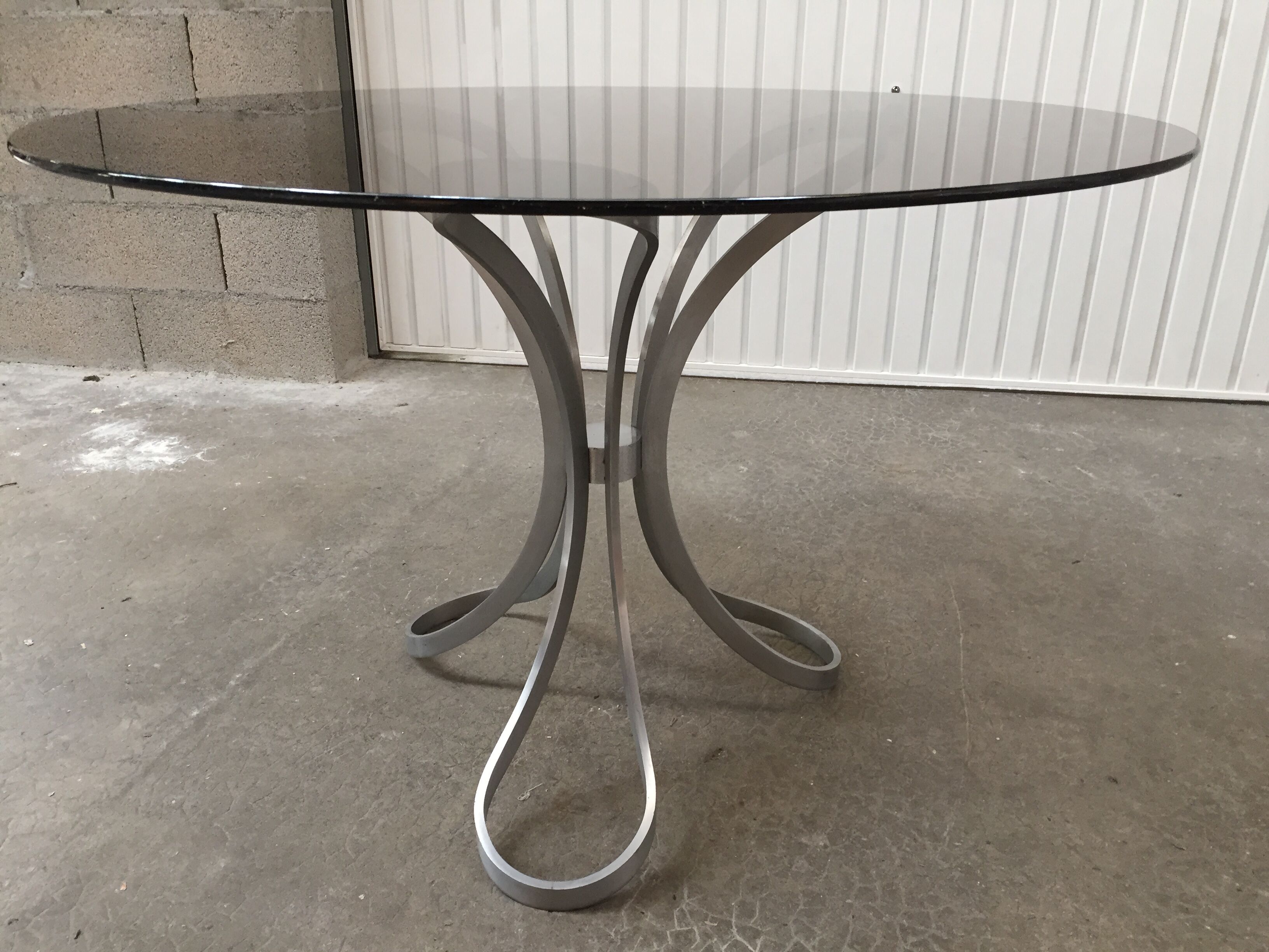 Table ronde design années 70