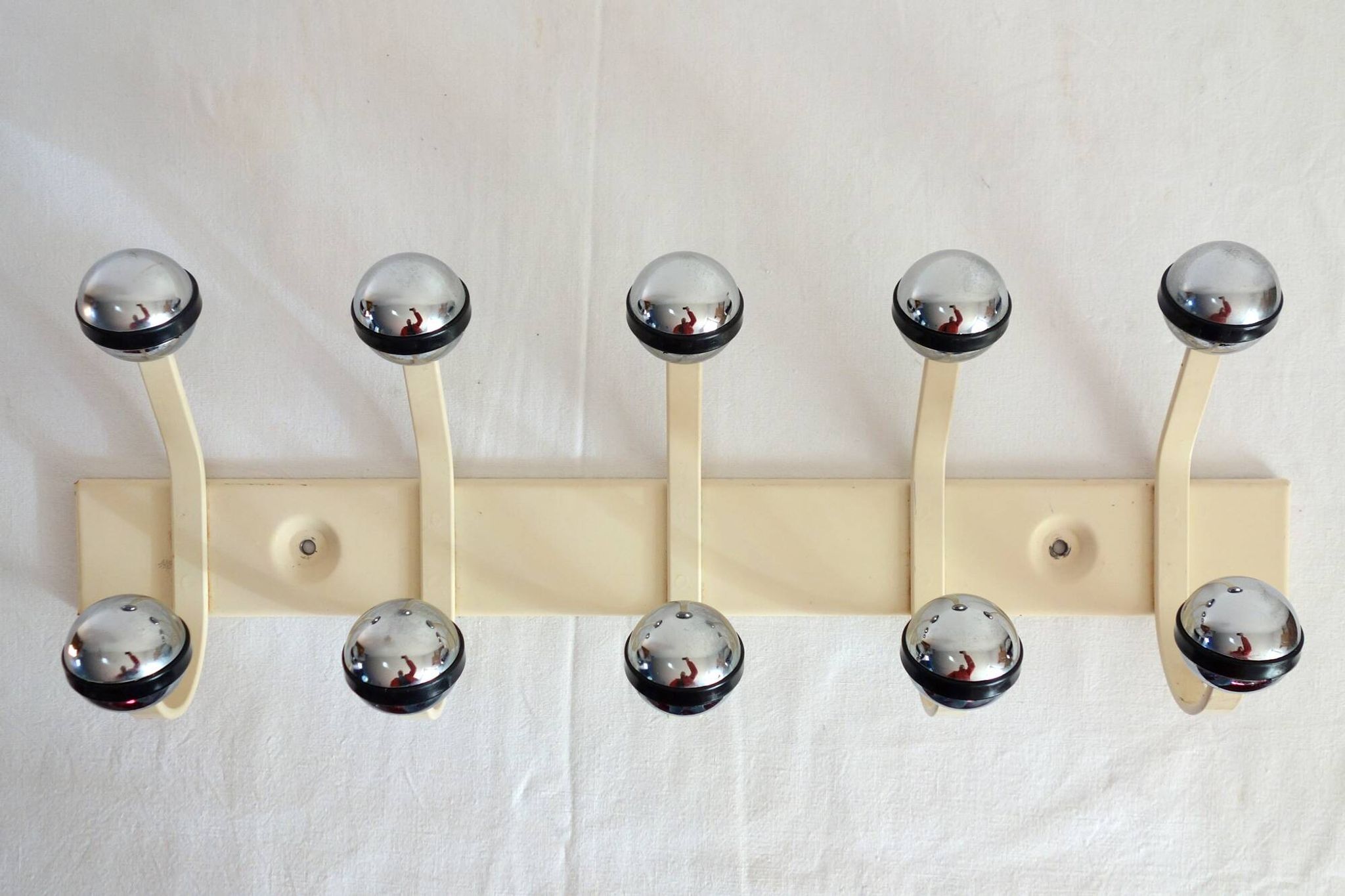 Porte manteaux mural 10 boules métal et chrome vintage