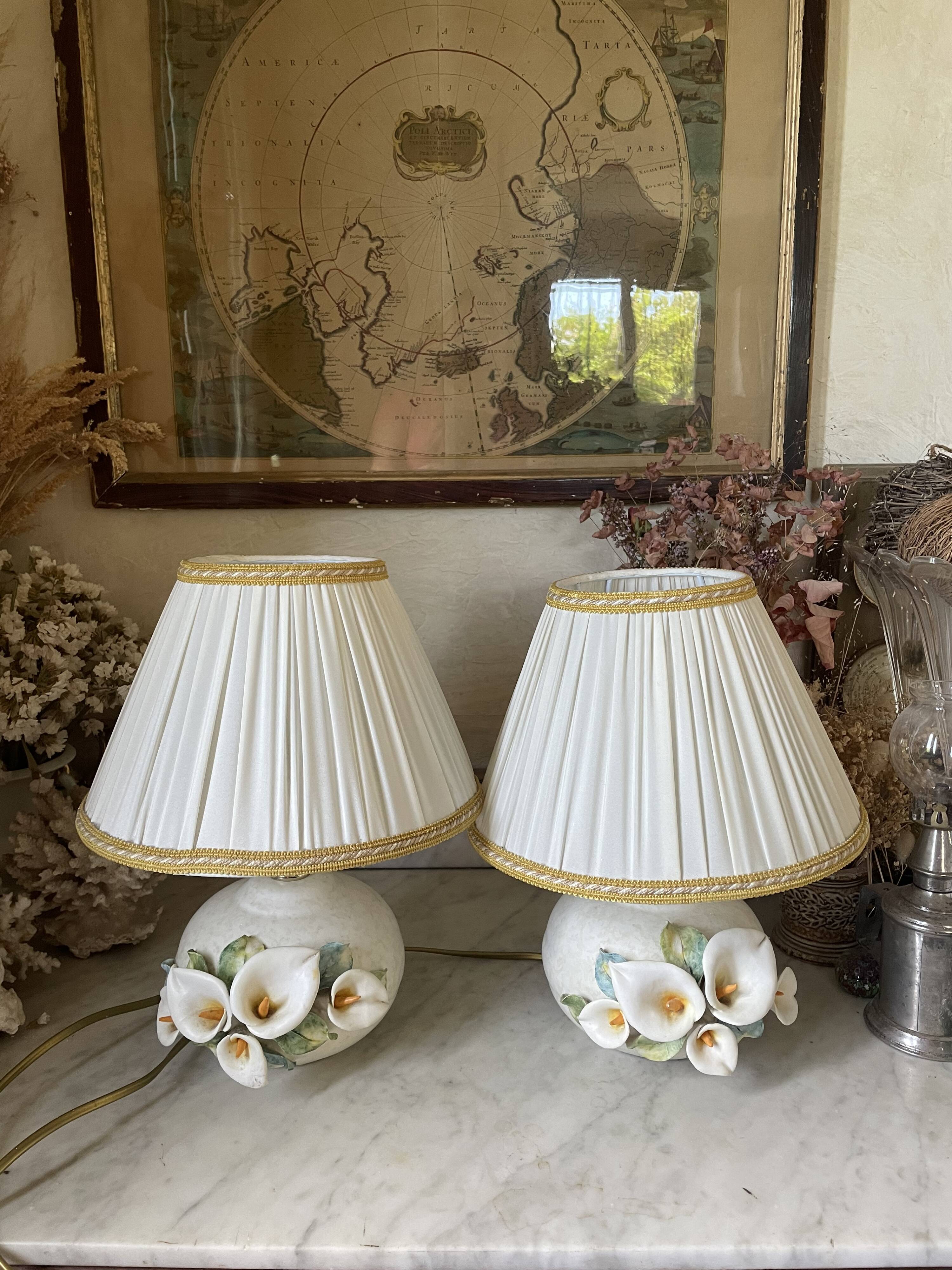 Pair of bedside lamps, vintage floral ceramic by Nazareno Picciotti, Deruta Italie