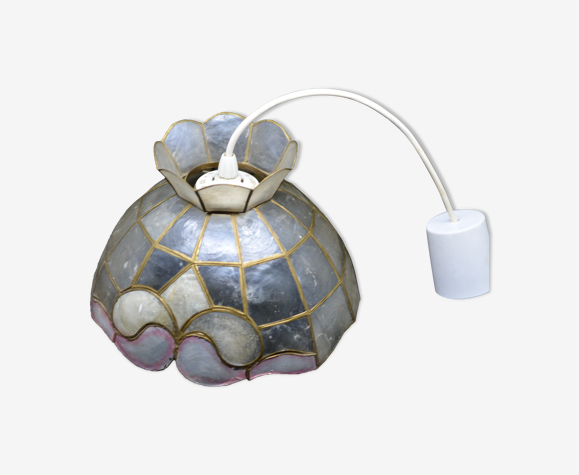 Suspension en nacre motifs fleurs de lys