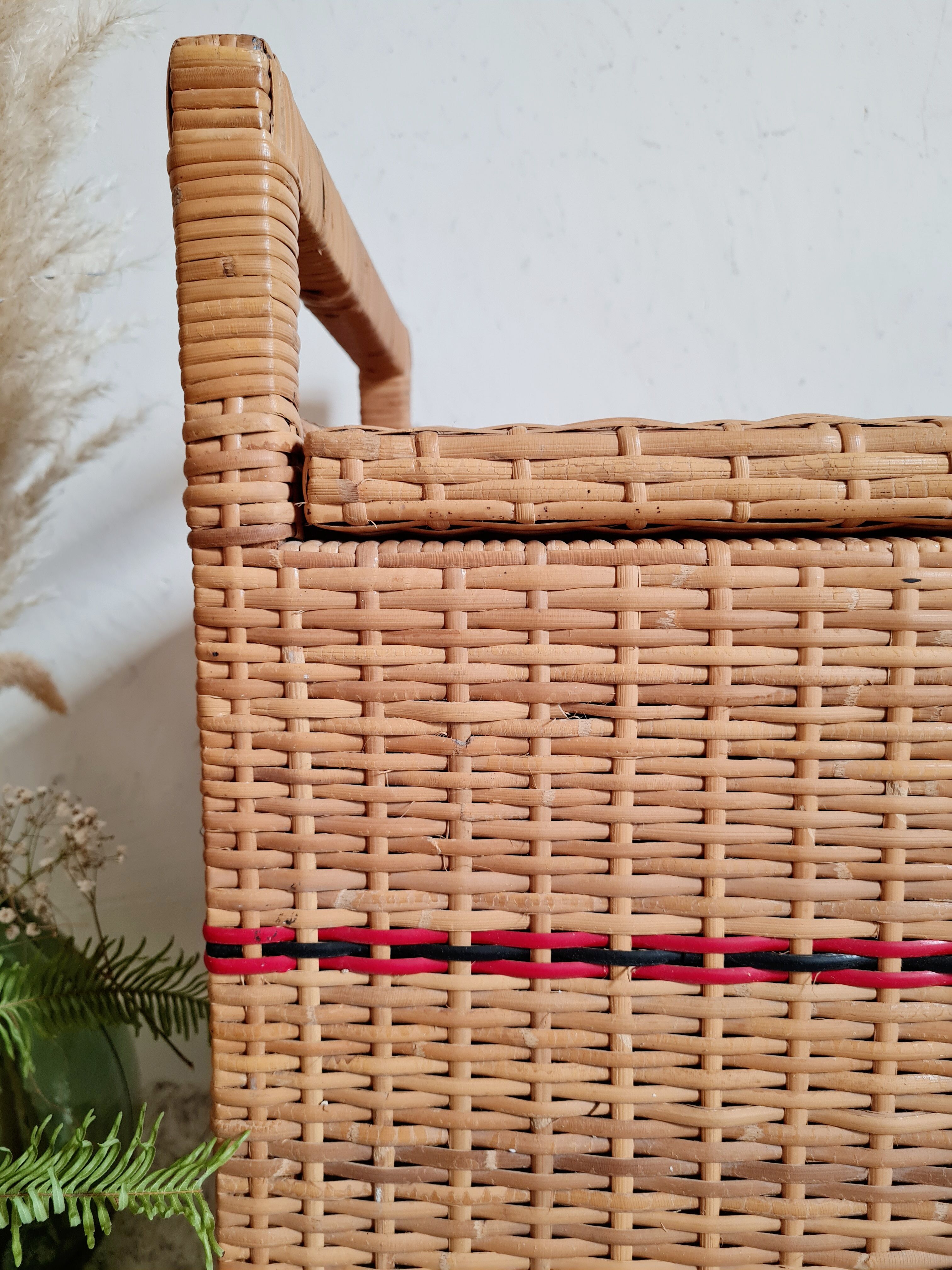 Retro rattan chest bench