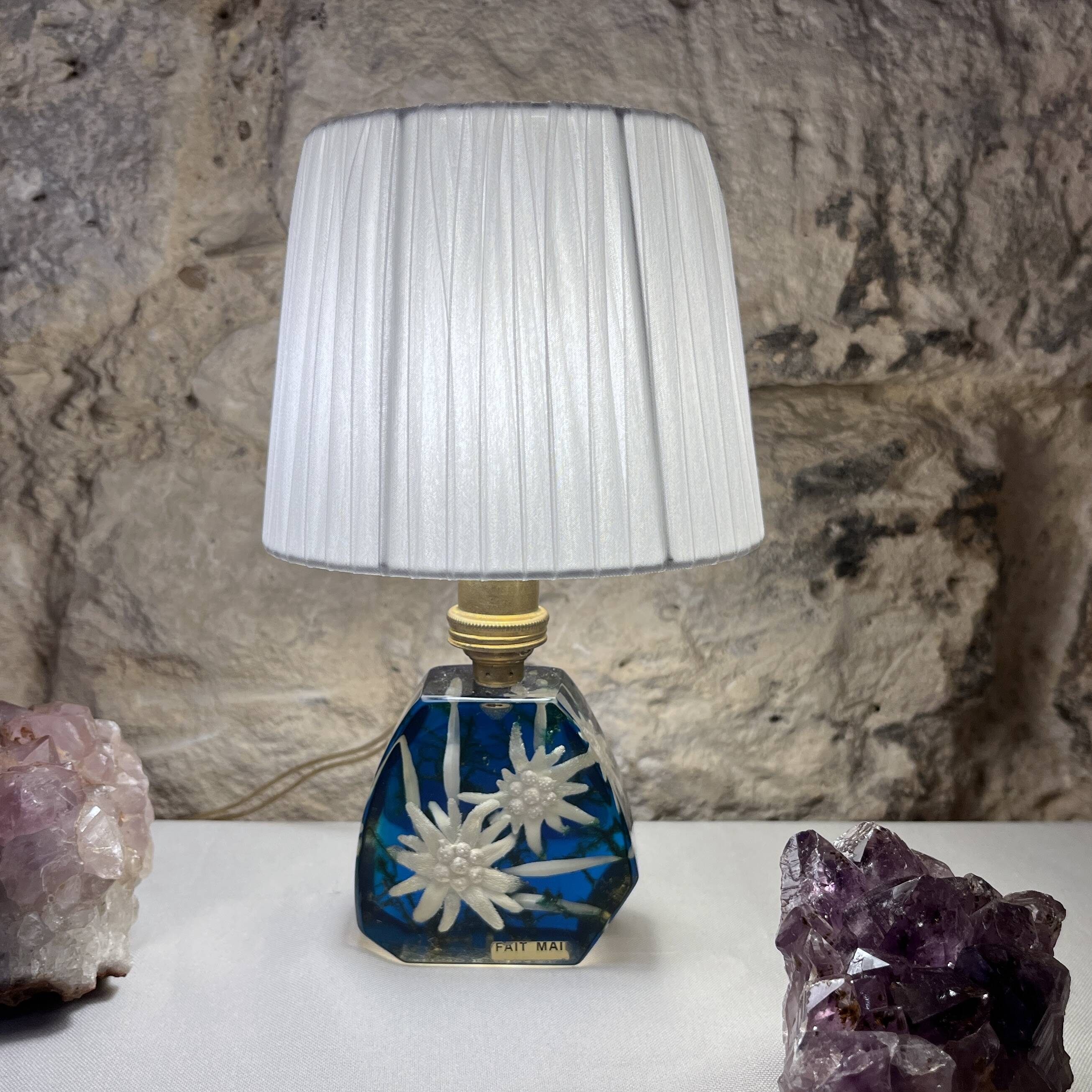 Lampe en résine inclusion de fleurs Edelweiss, 1960