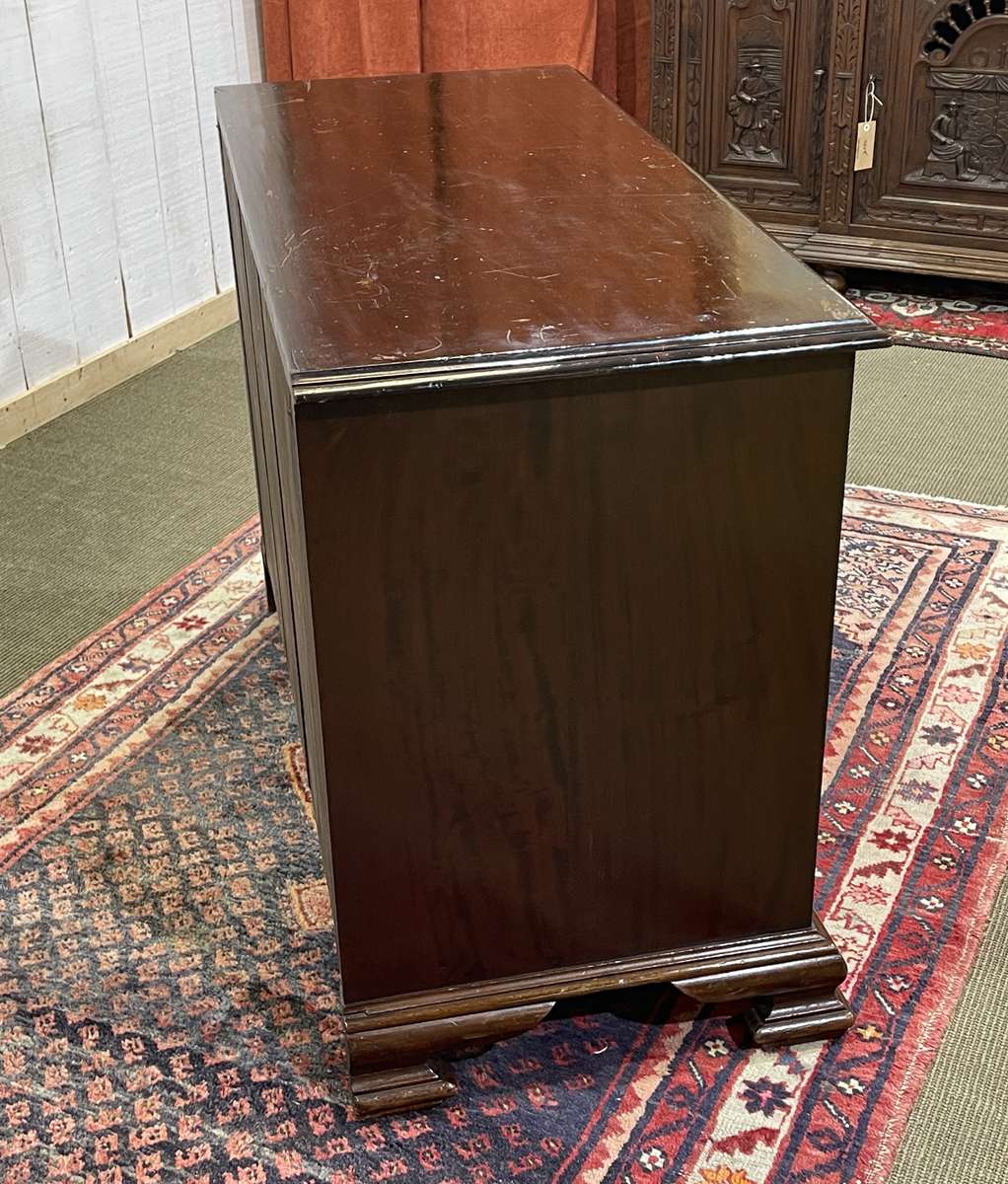 Early 20th century English mahogany chest of drawers