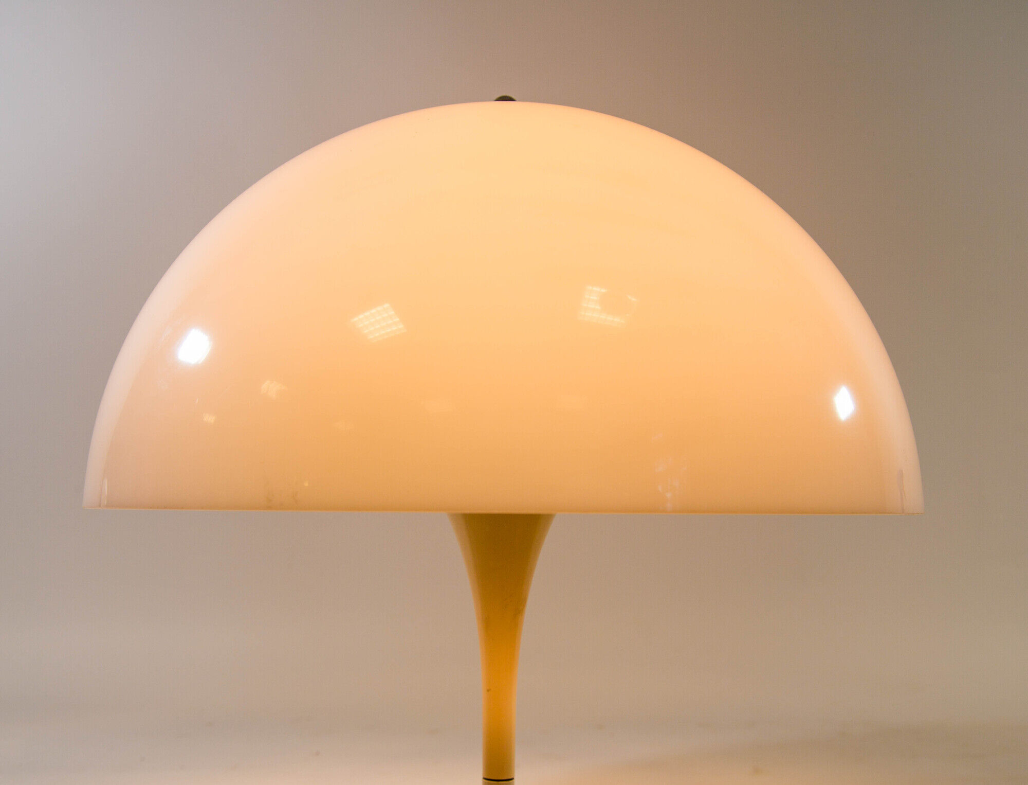 Panthella floor lamp - Design by Verner Panton for Louis Poulsen