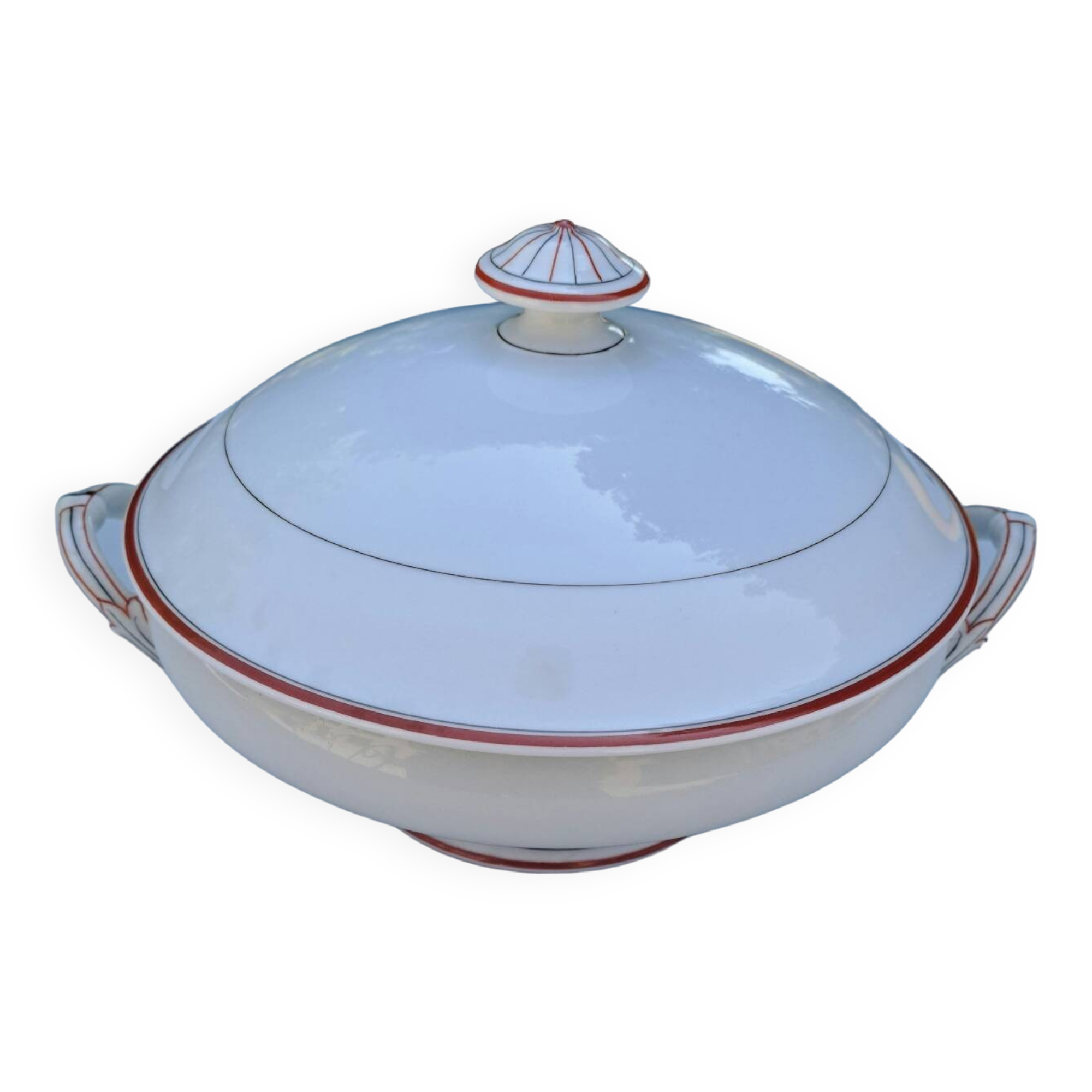 Porcelain tureen
