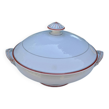 Porcelain tureen