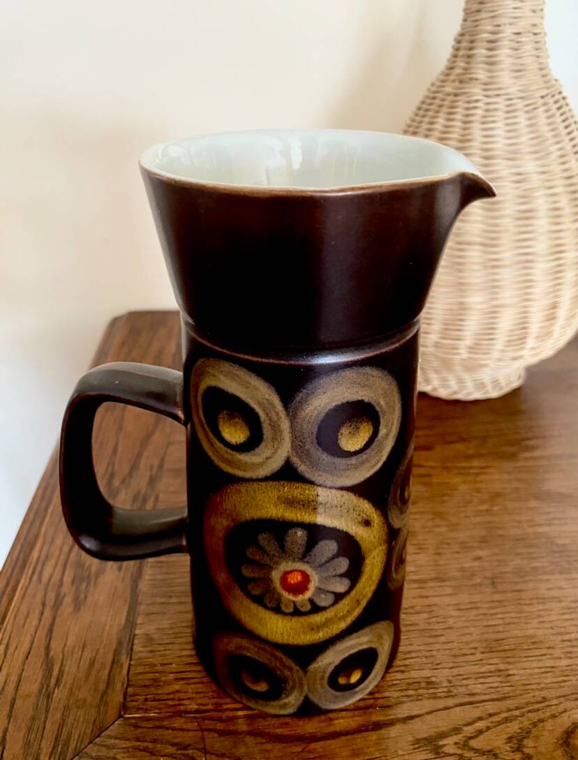 Enamelled ceramic carafe