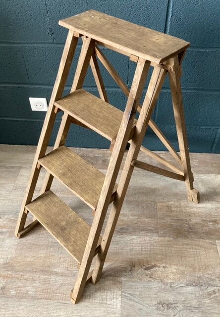 Stepladder decorated in old oak