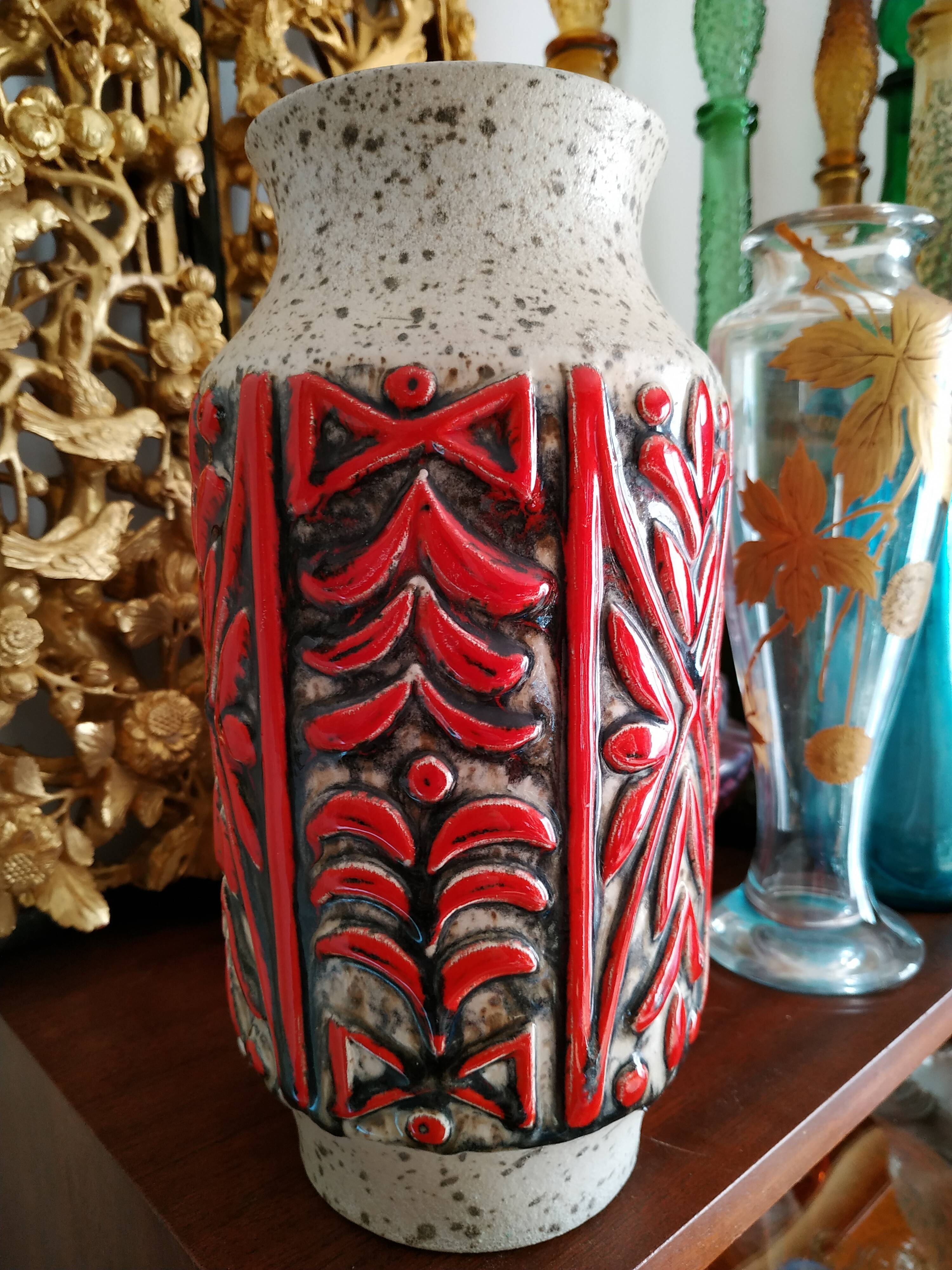 Red and white vintage keramik vase