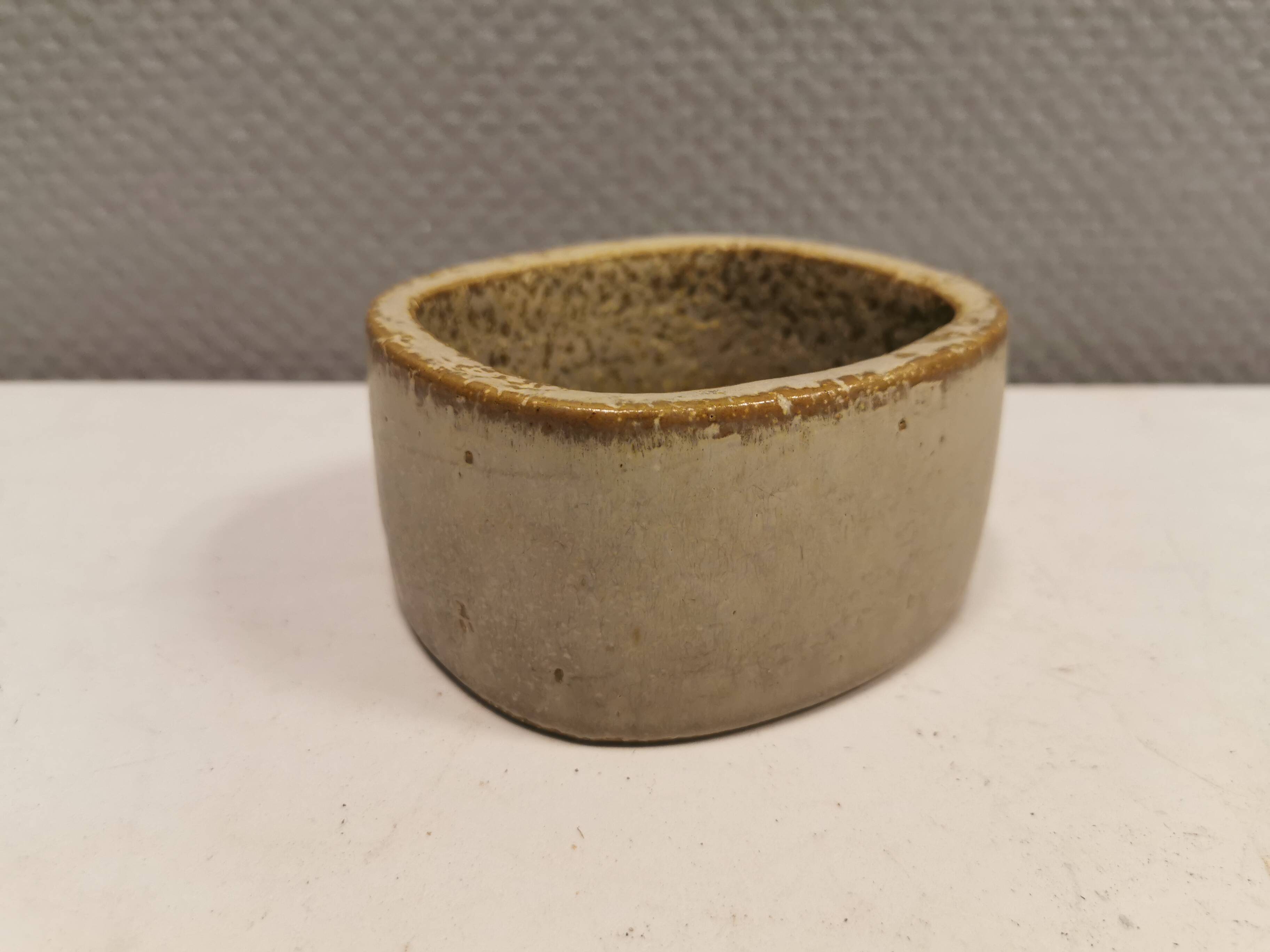 Ceramic bowl from Danish Palshus, in a beautiful beige/greyish matt glaze.