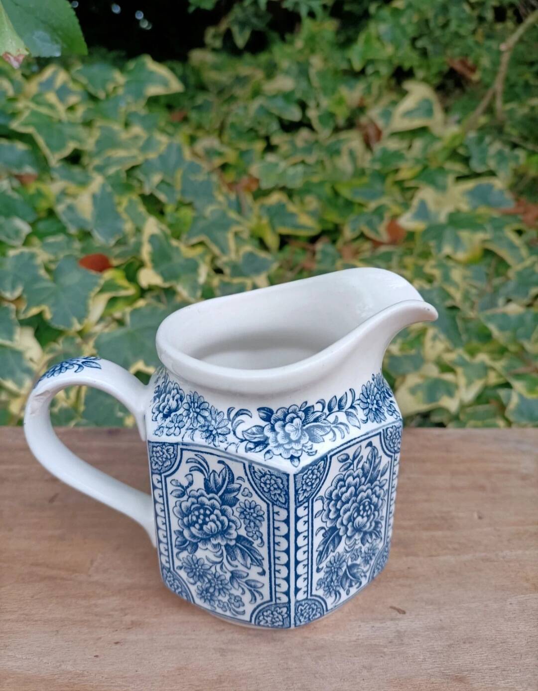 Milk jug Made in England 💐