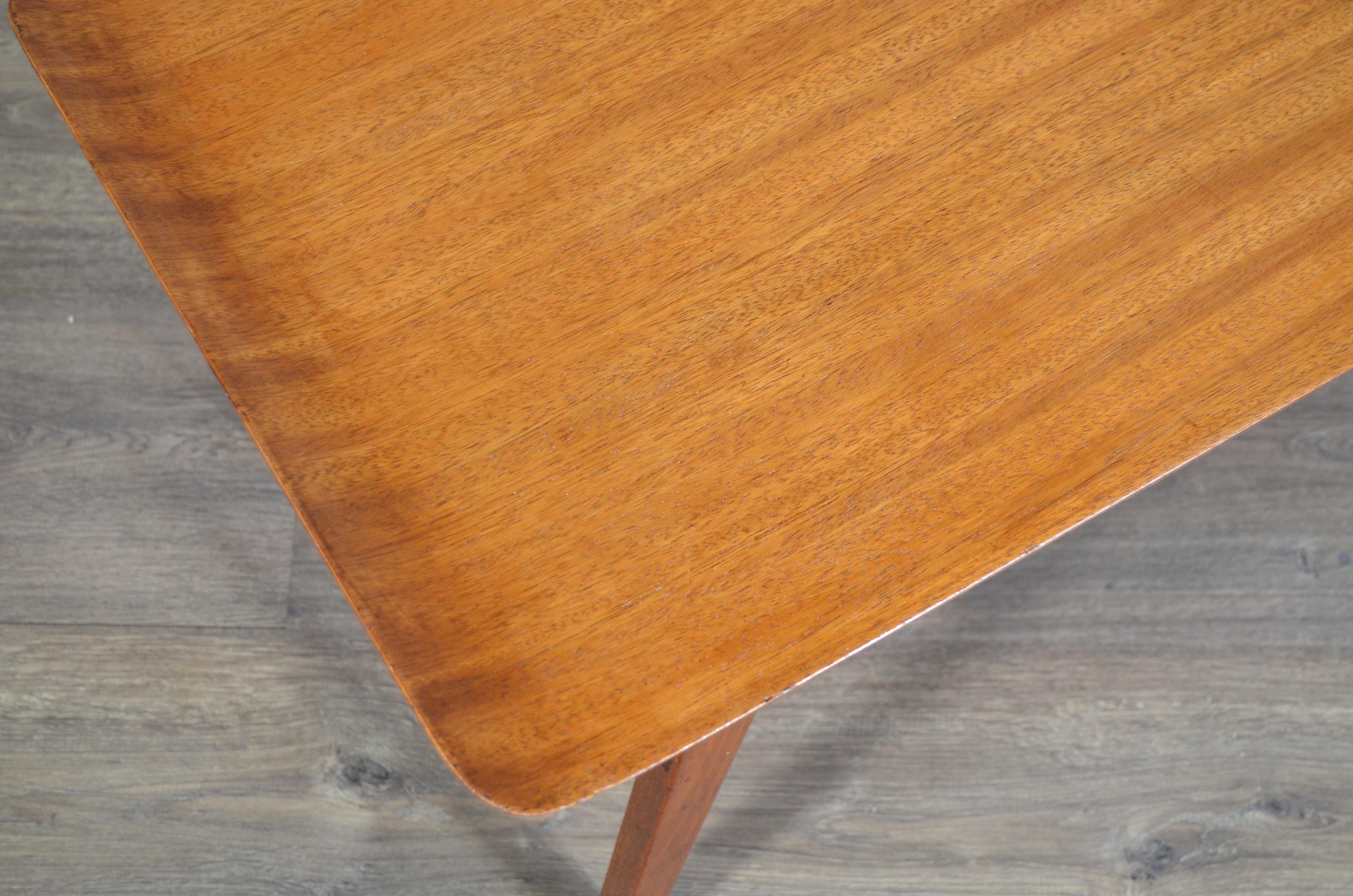 Coffee table par Myer, UK