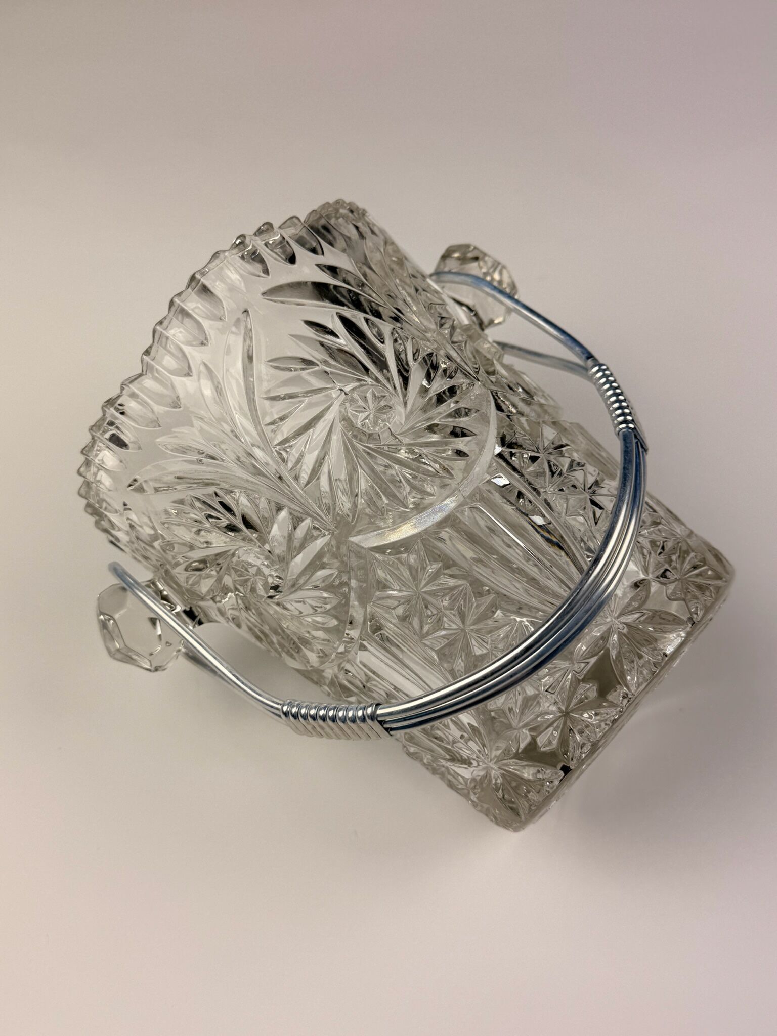 Seau à glaçons vintage en verre taillé